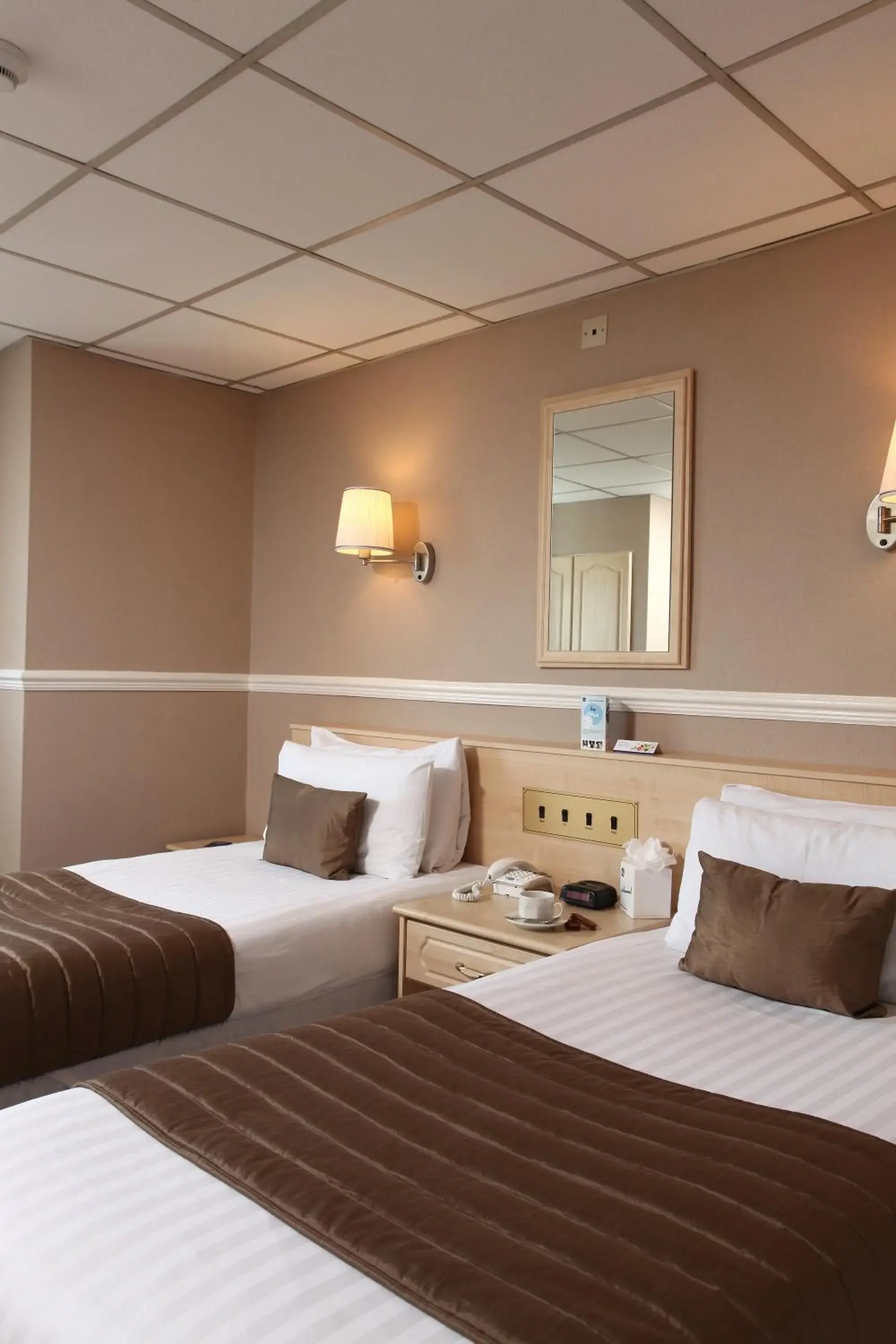 Bed in Best Western New Kent Hotel