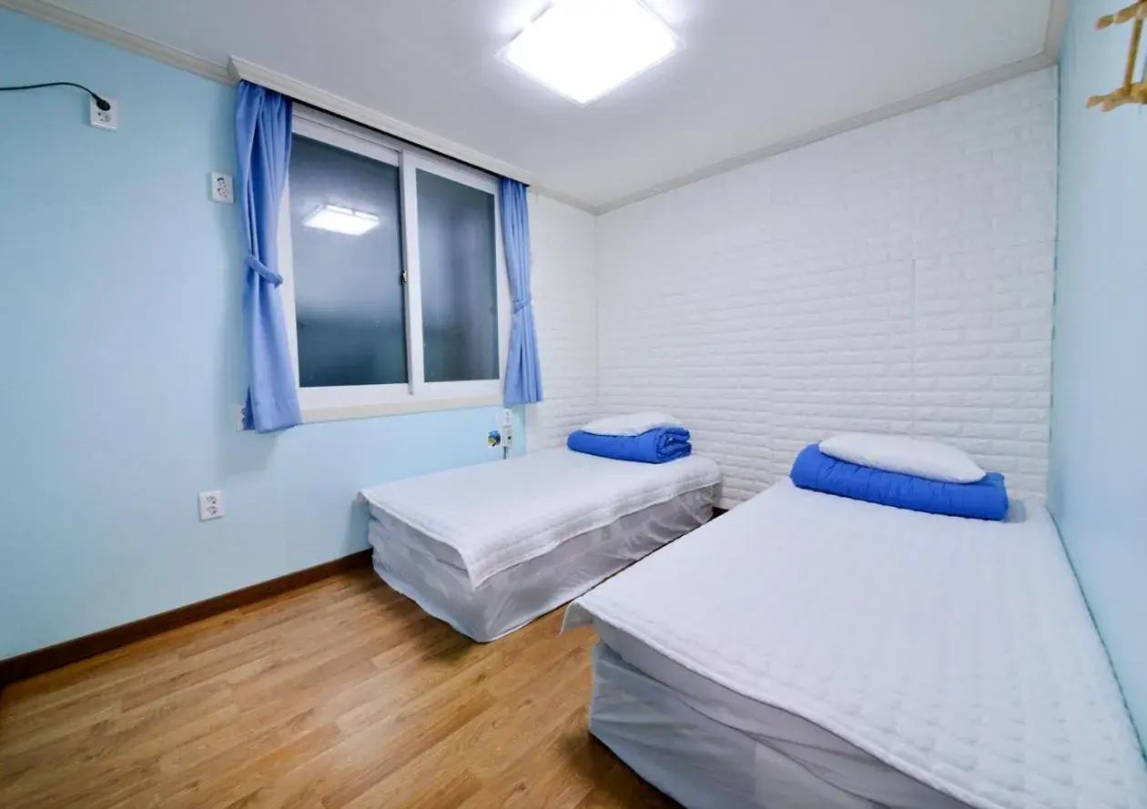 Bed in Gyeongju Namu Guesthouse