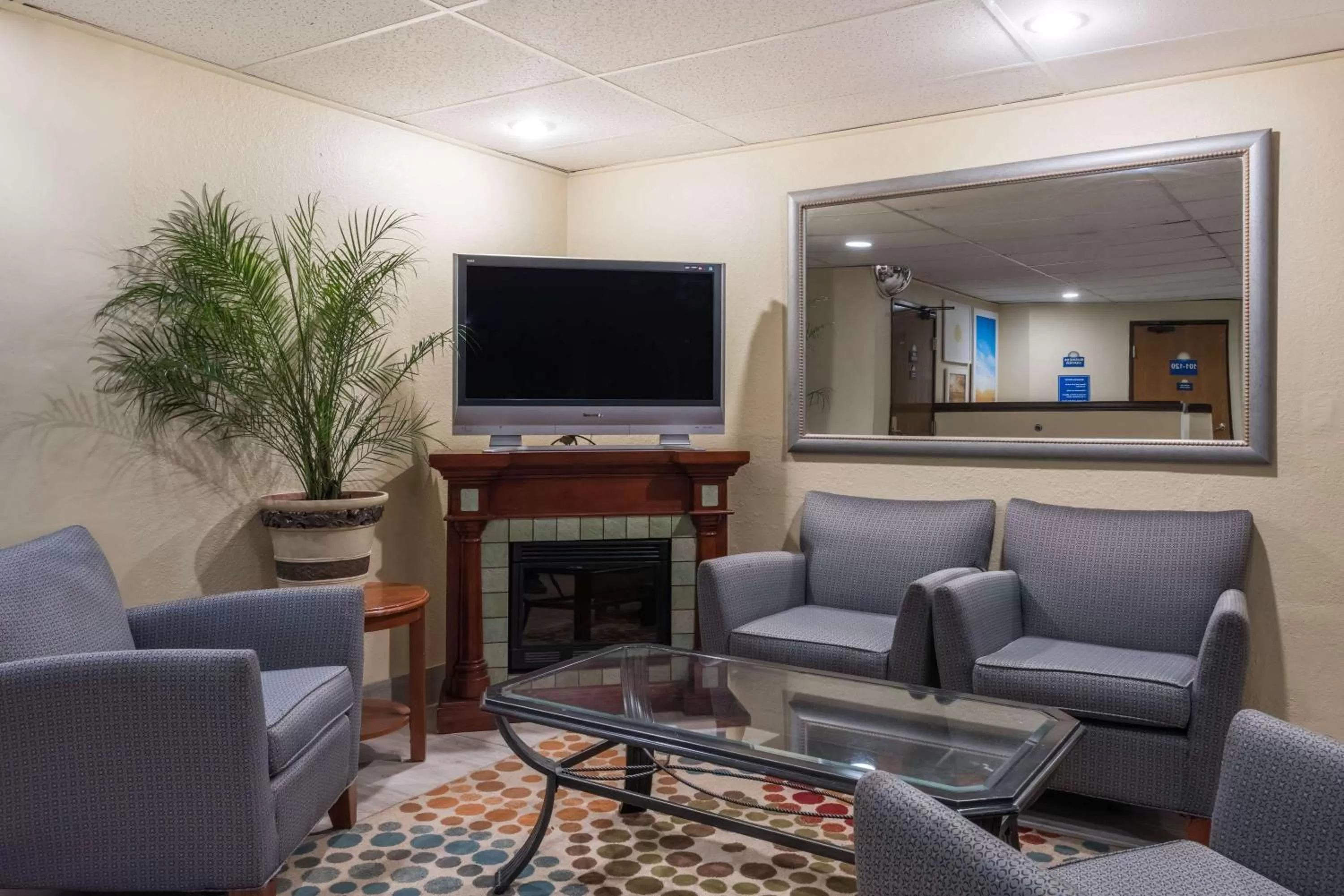 Lobby or reception, Seating Area in Days Inn by Wyndham Greenfield