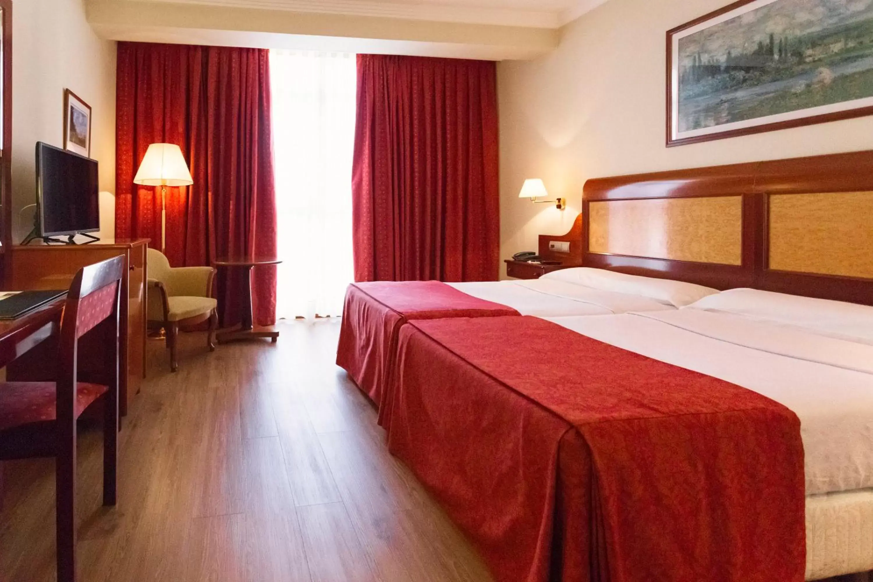 Photo of the whole room, Bed in Gran Hotel de Ferrol