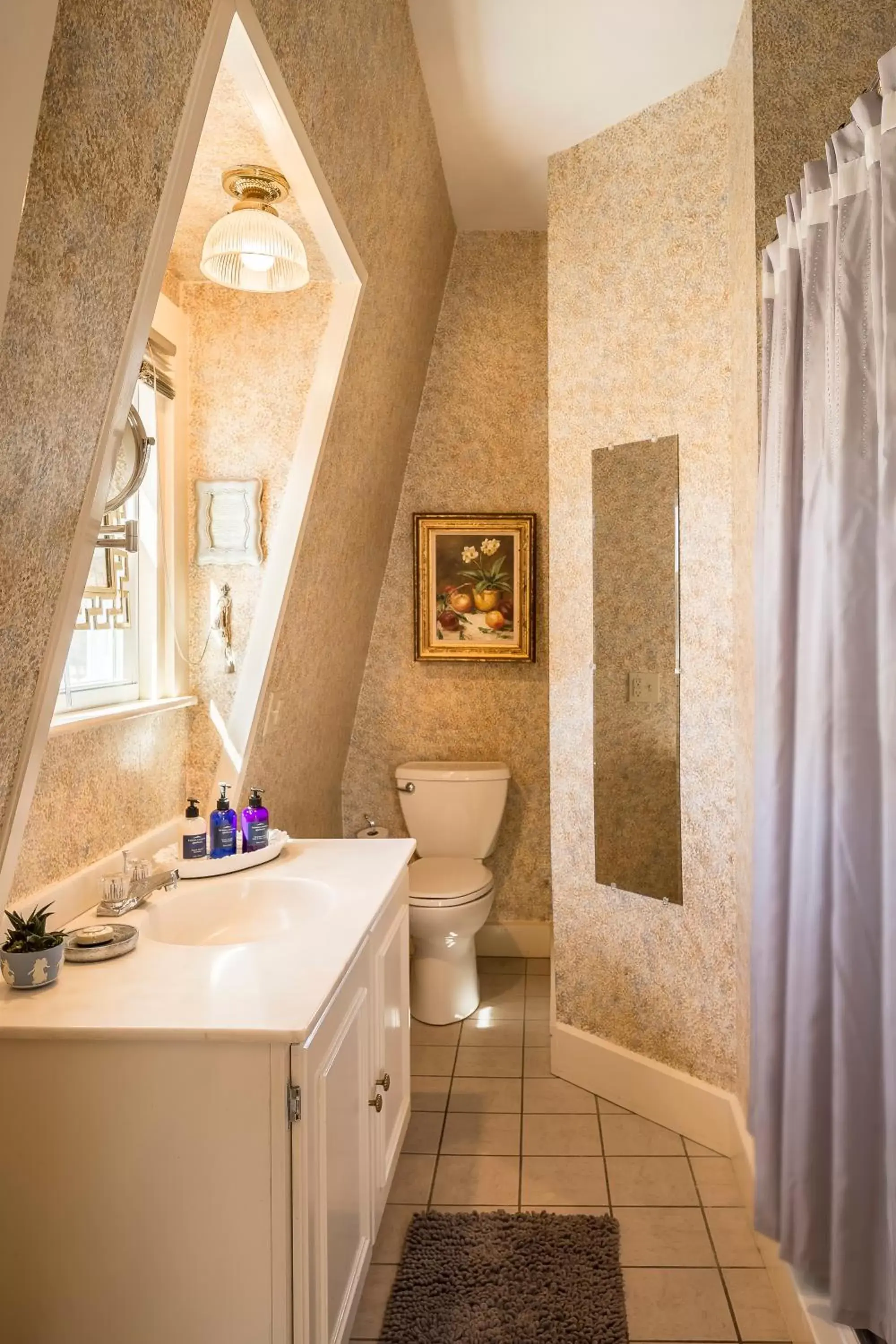 Bathroom in Hartstone Inn & Hideaway