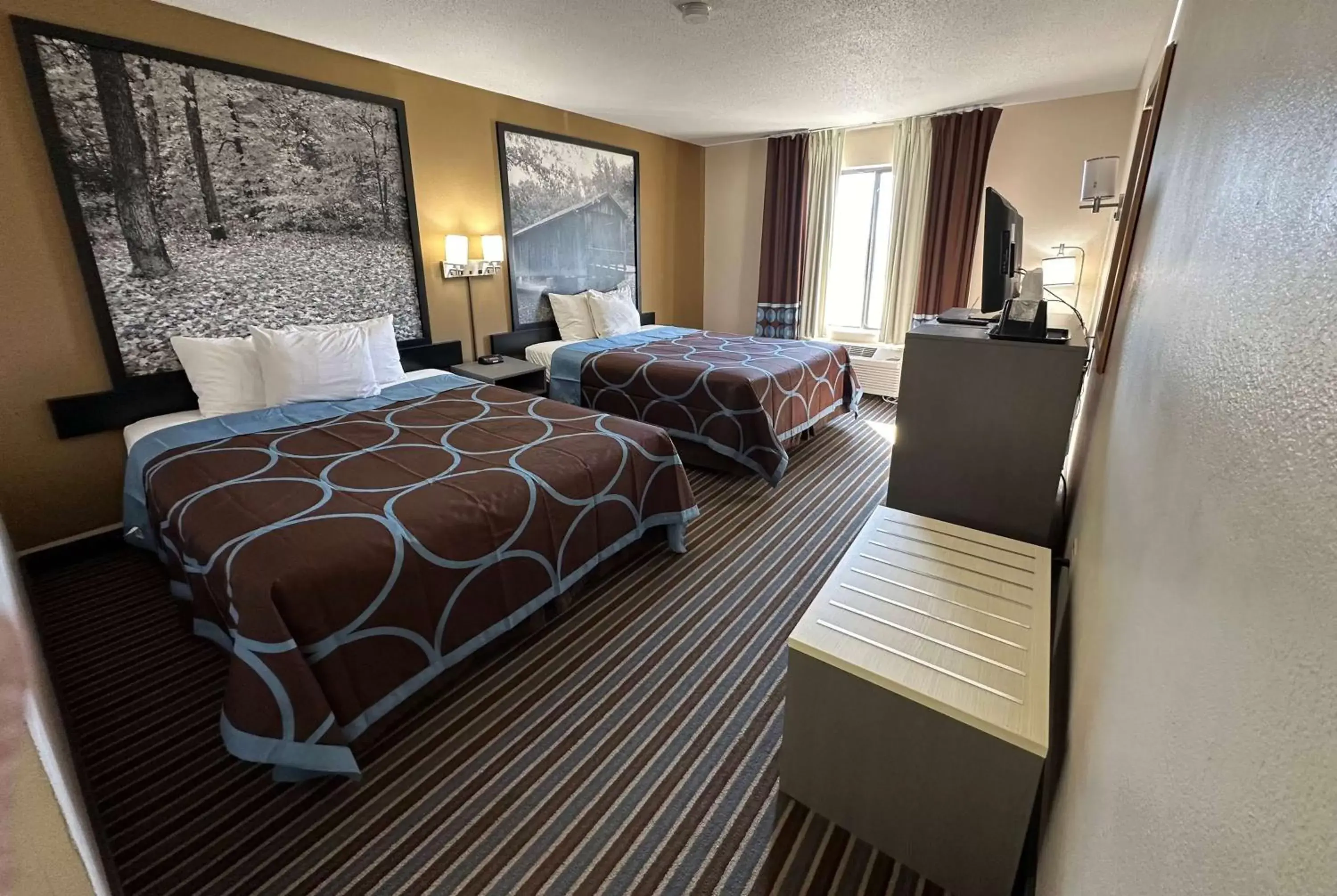 Photo of the whole room, Bed in Super 8 by Wyndham Columbia Clark Lane
