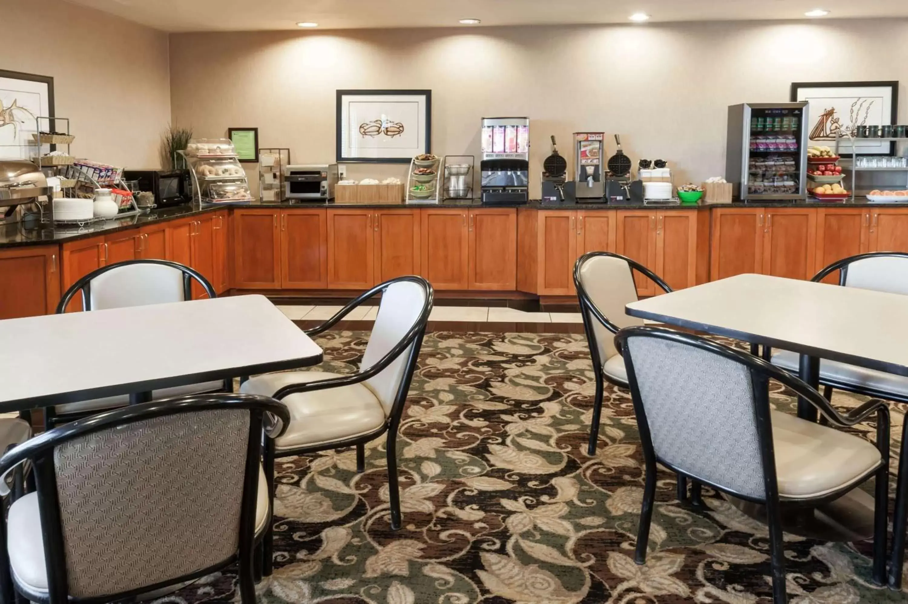 Restaurant/Places to Eat in Wingate by Wyndham - Edmonton West