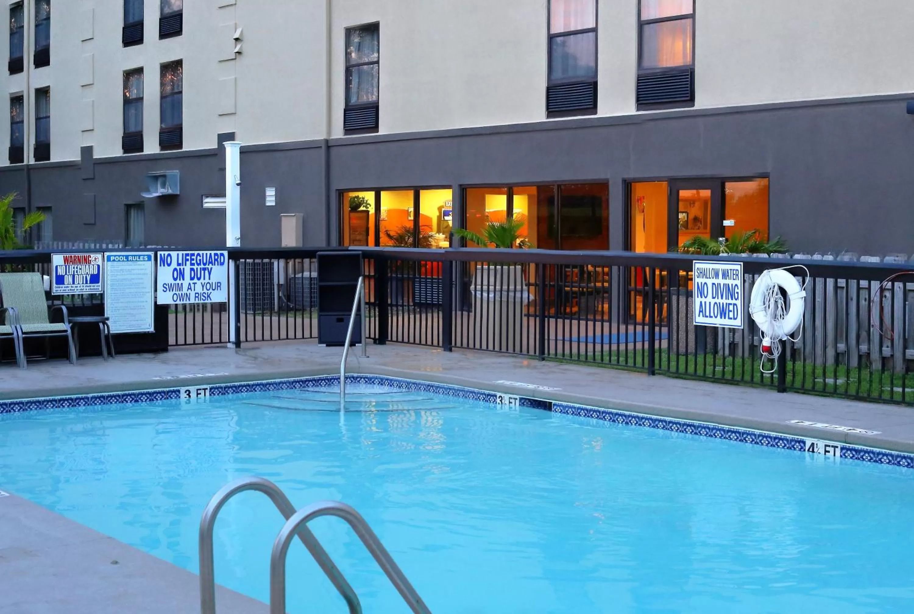 Swimming pool in Holiday Inn Express Hotel & Suites Blythewood by IHG