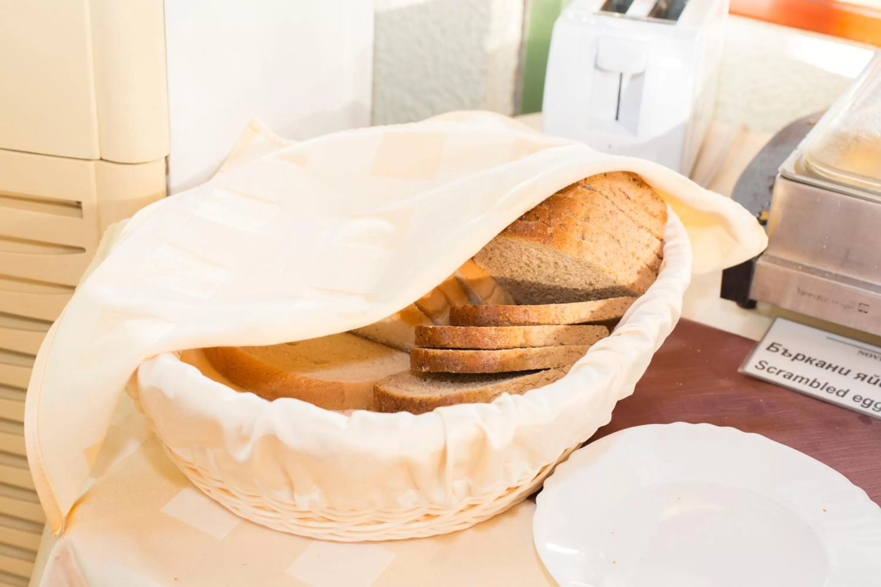 Restaurant/places to eat in Noviz Hotel