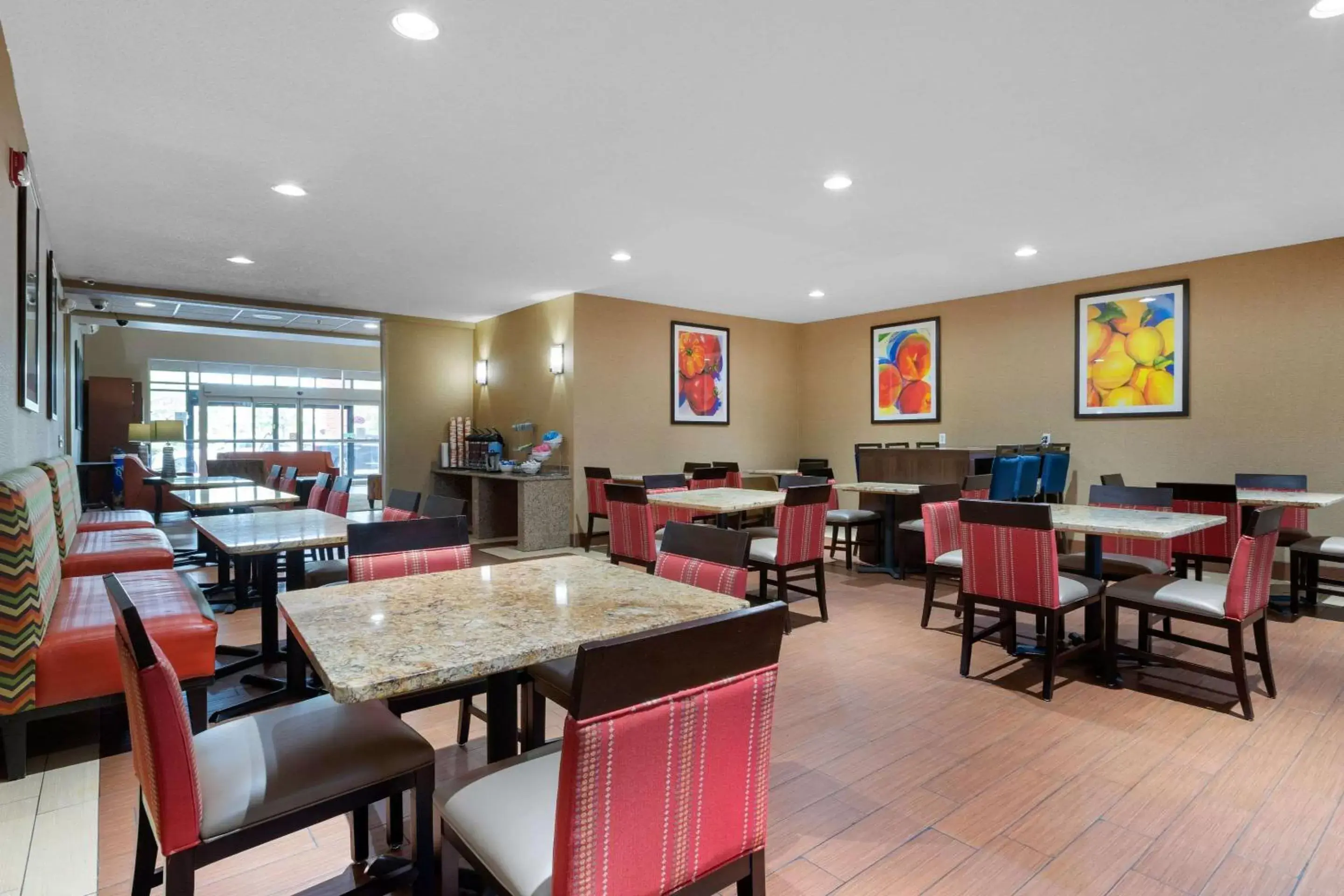 Restaurant/Places to Eat in Comfort Suites Southfield