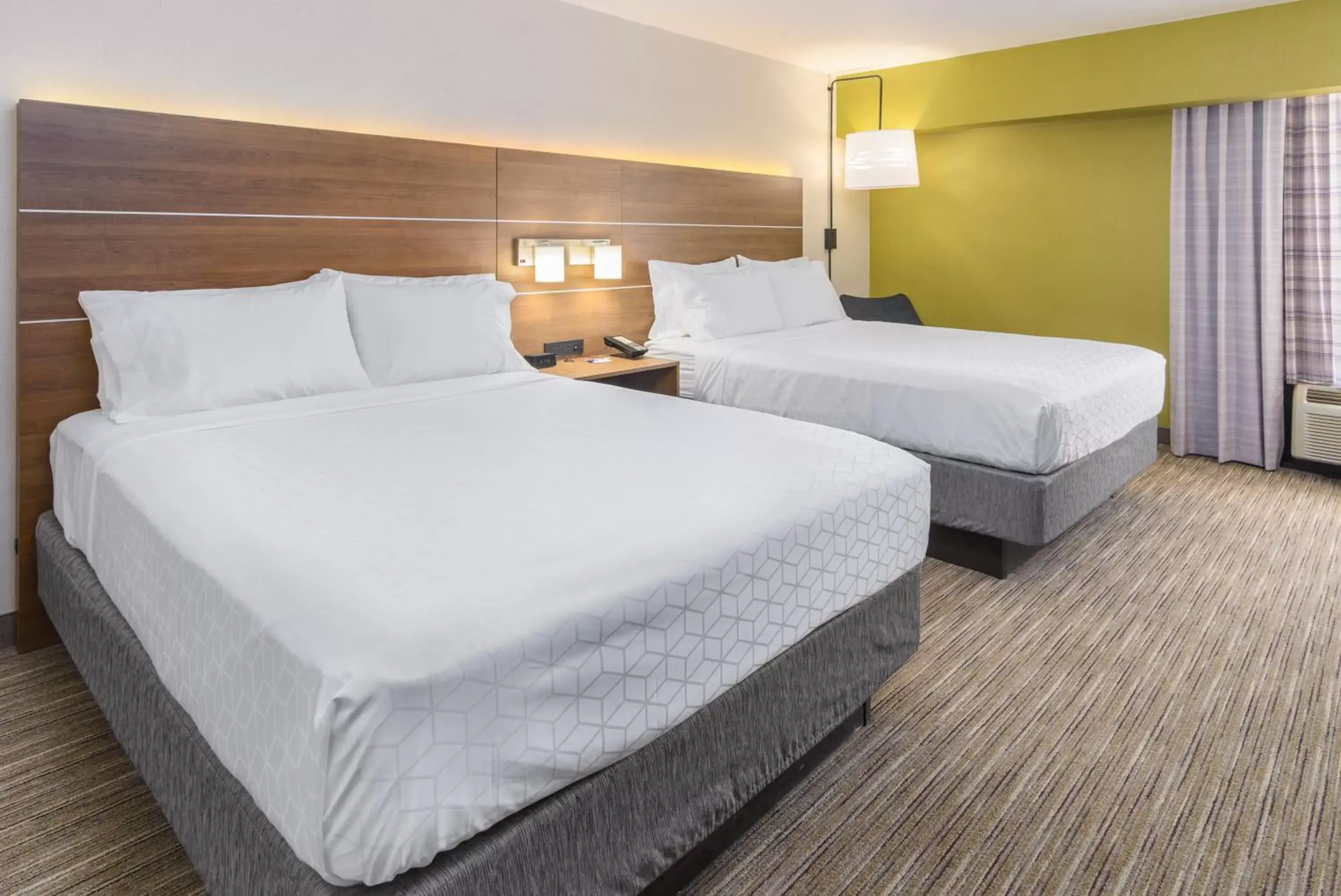 Photo of the whole room, Bed in Holiday Inn Express Southington, an IHG Hotel