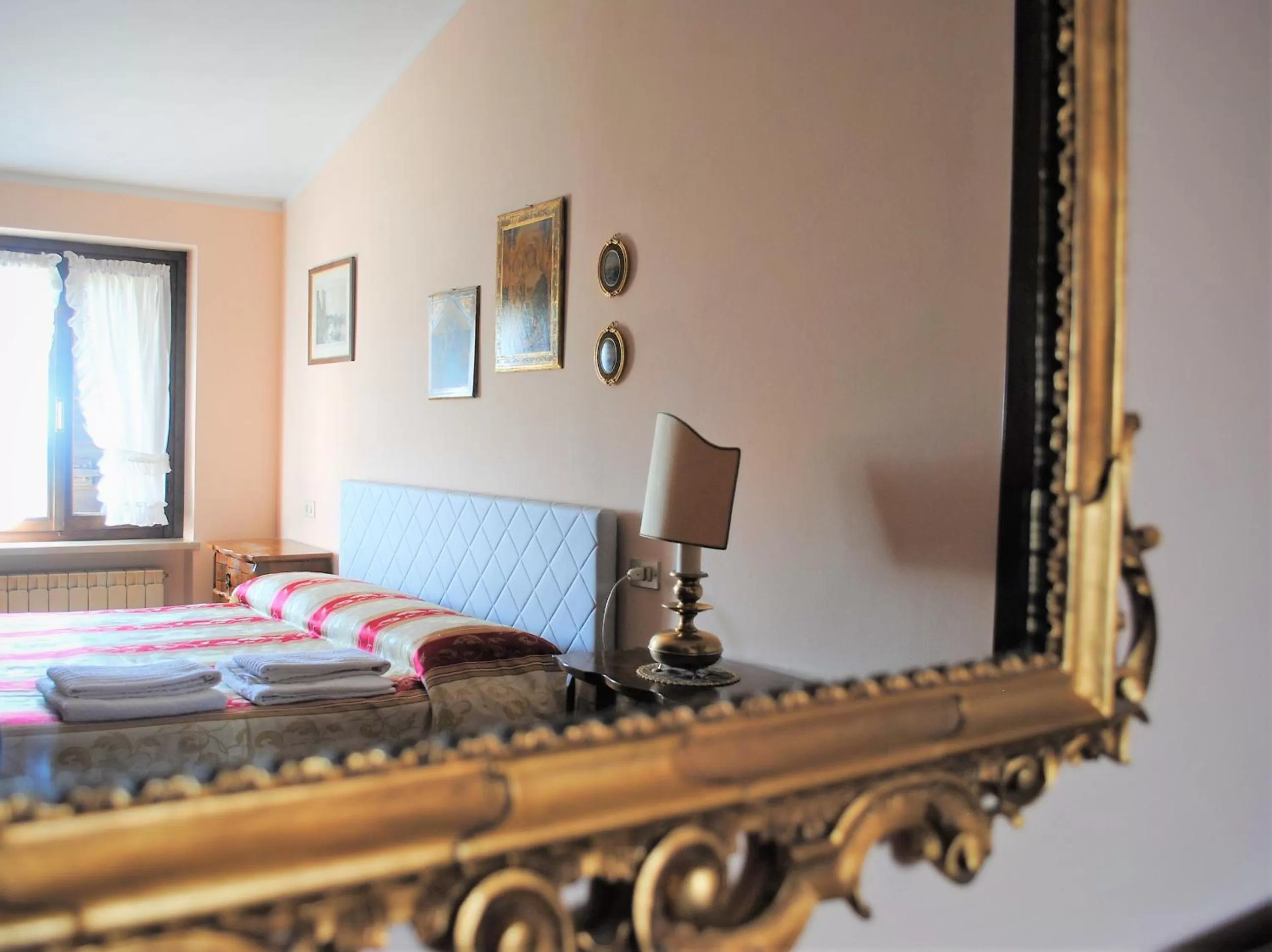 Living room, Bed in AGRITURISMO MELOGRANO D'ORO