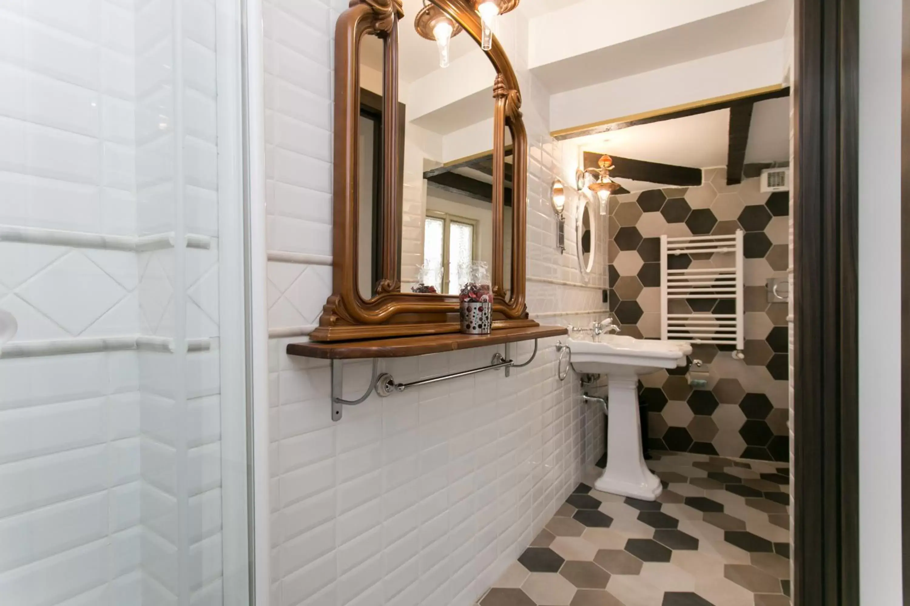 Bathroom in Aparthotel Dei Mercanti