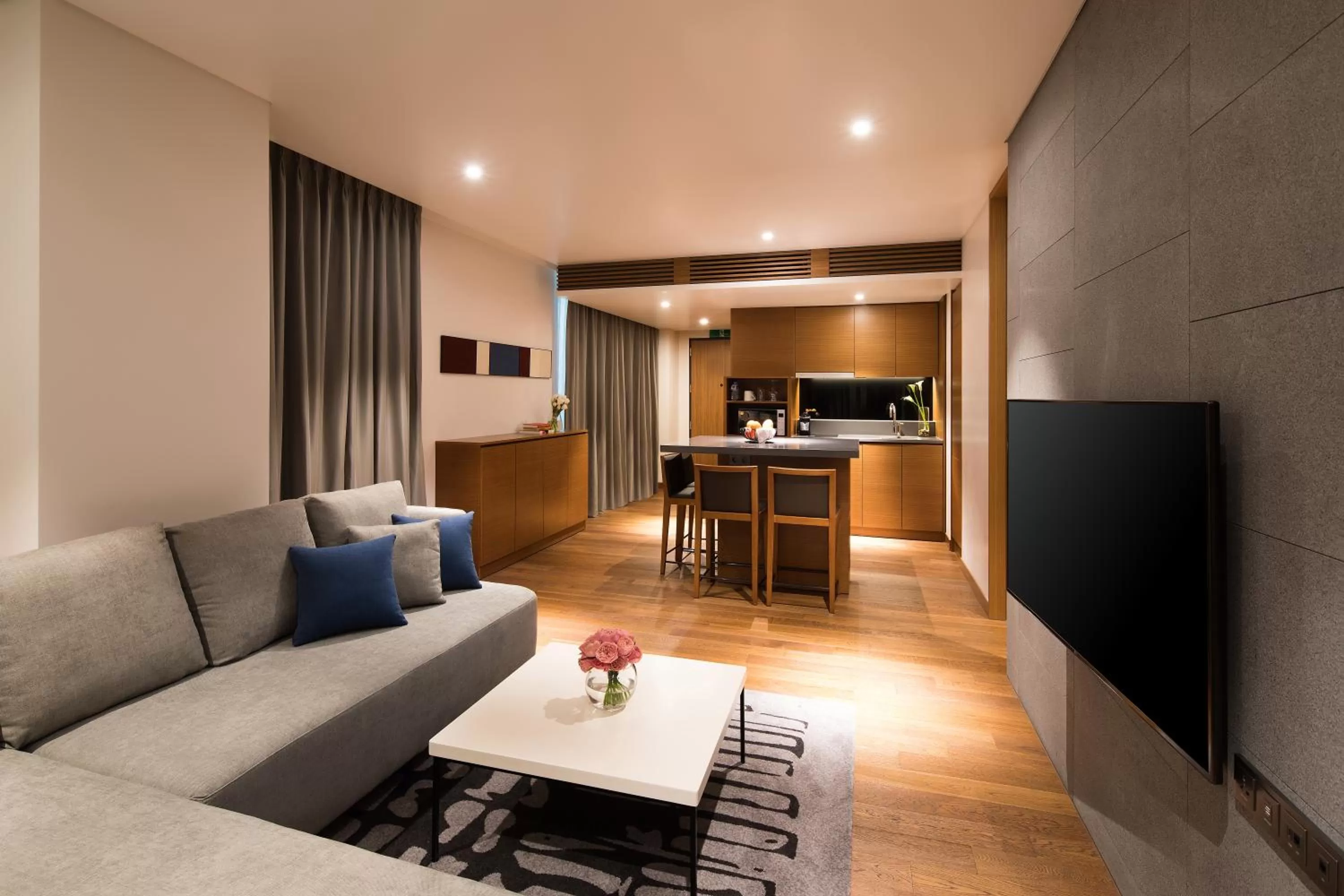 TV and multimedia in Novotel Ambassador Seoul Dongdaemun Hotels & Residences