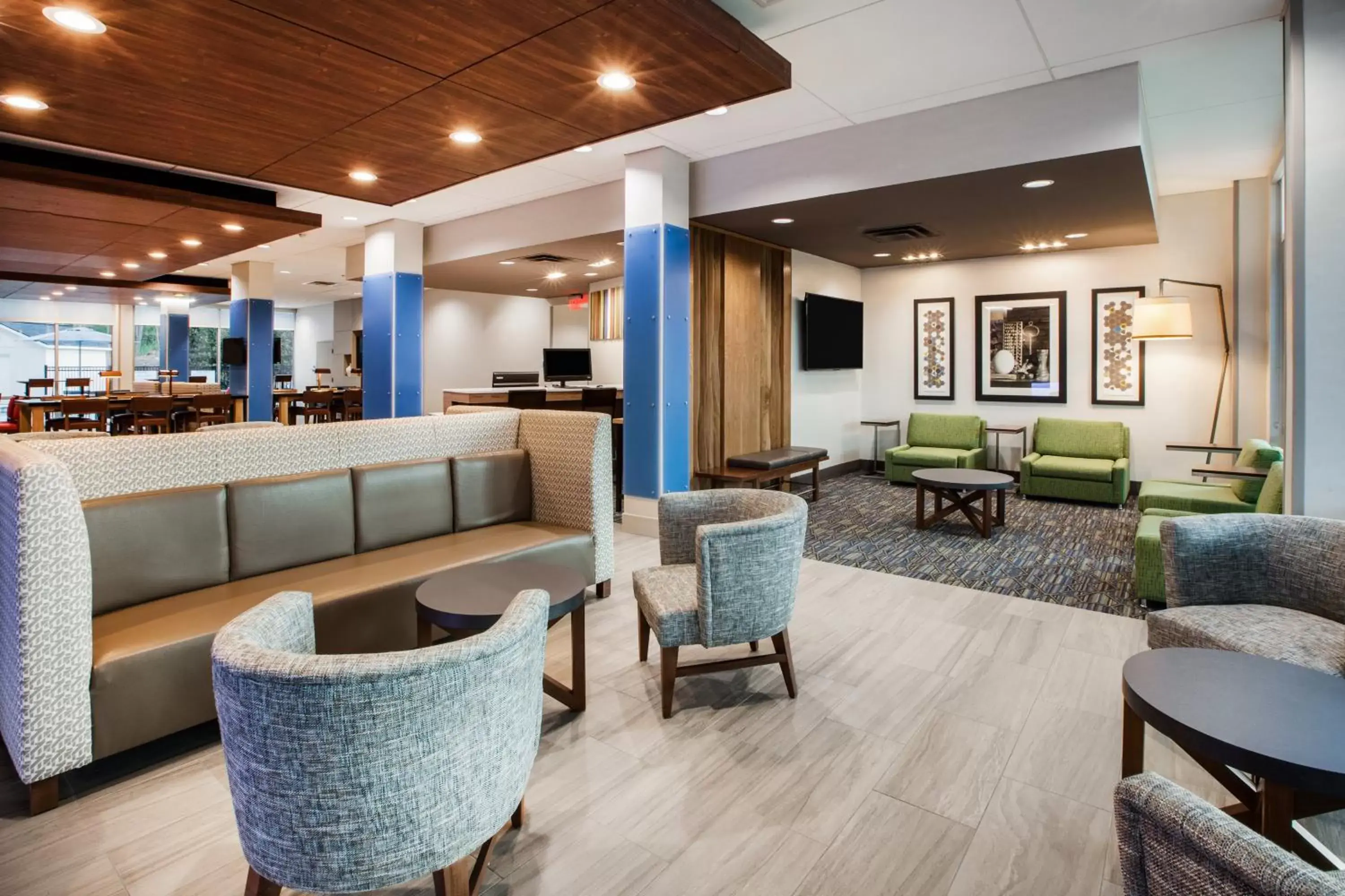 Property building, Lounge/Bar in Holiday Inn Express & Suites Atlanta N - Woodstock, an IHG Hotel