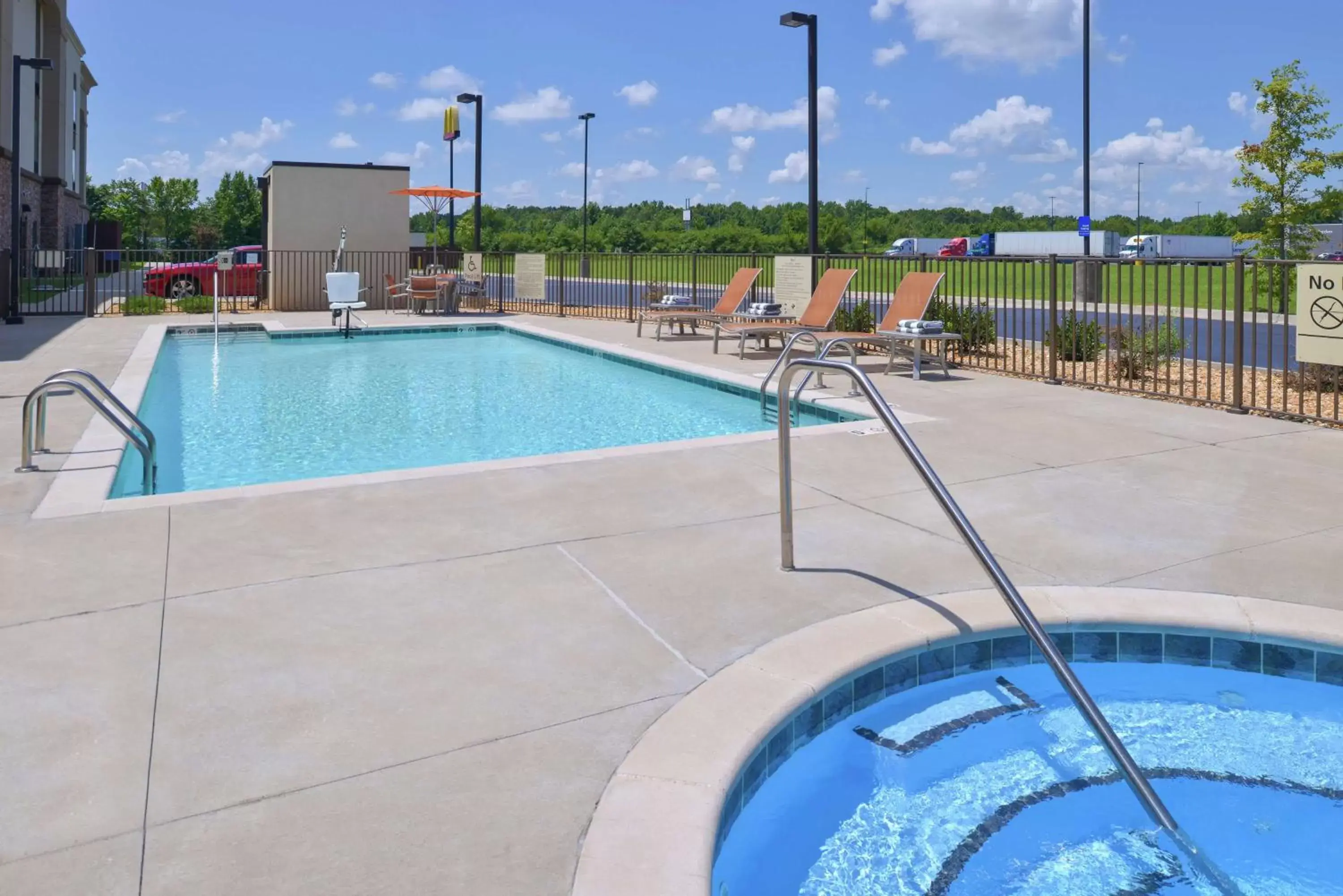 Swimming Pool in Hampton Inn & Suites by Hilton Lonoke