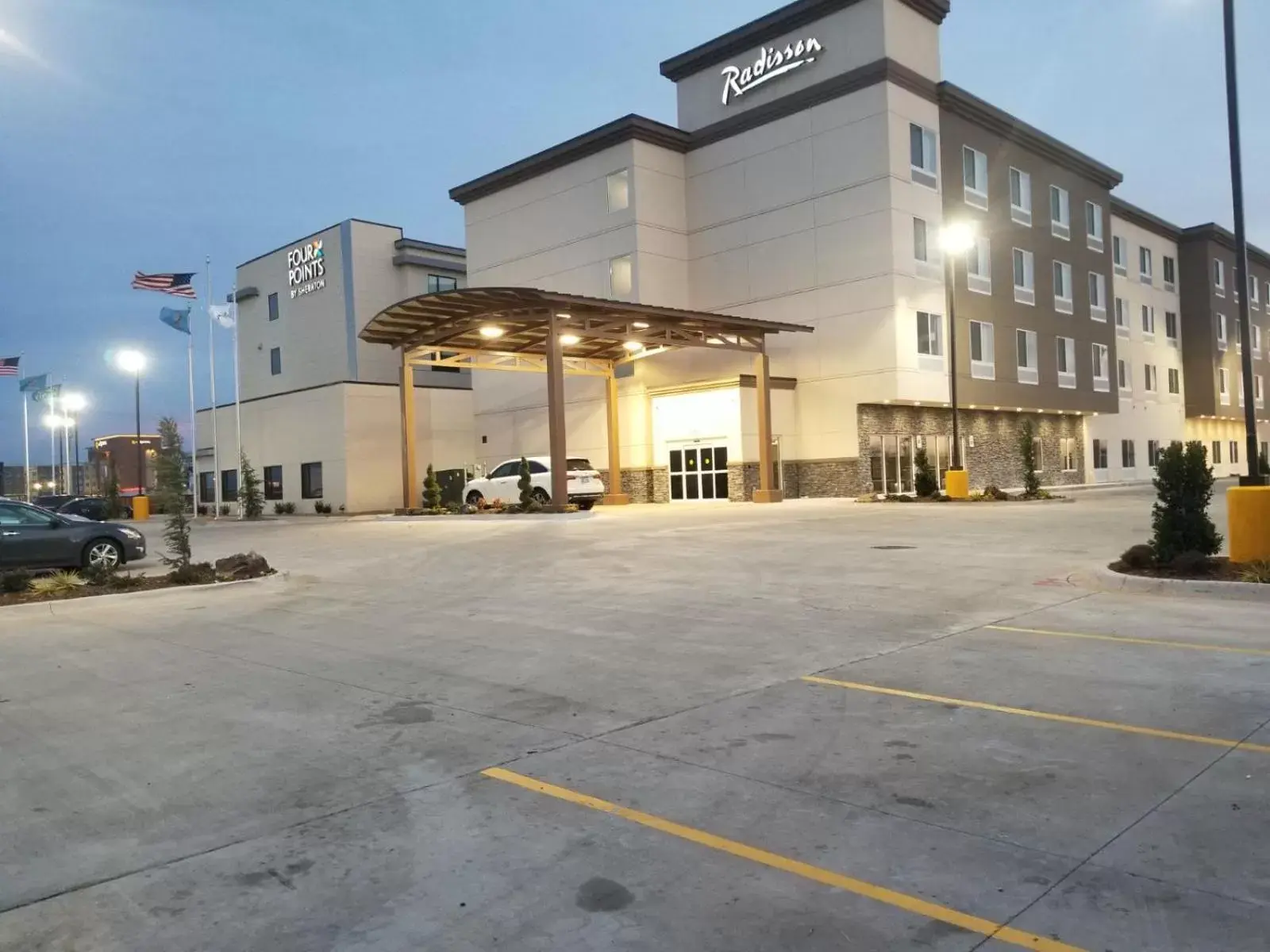 Property Building in Radisson Hotel Oklahoma City Airport