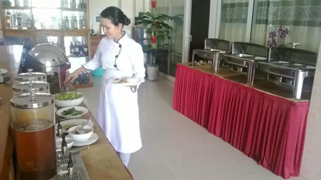 Restaurant/places to eat, Kitchen/Kitchenette in Hoang Yen Canary Hotel