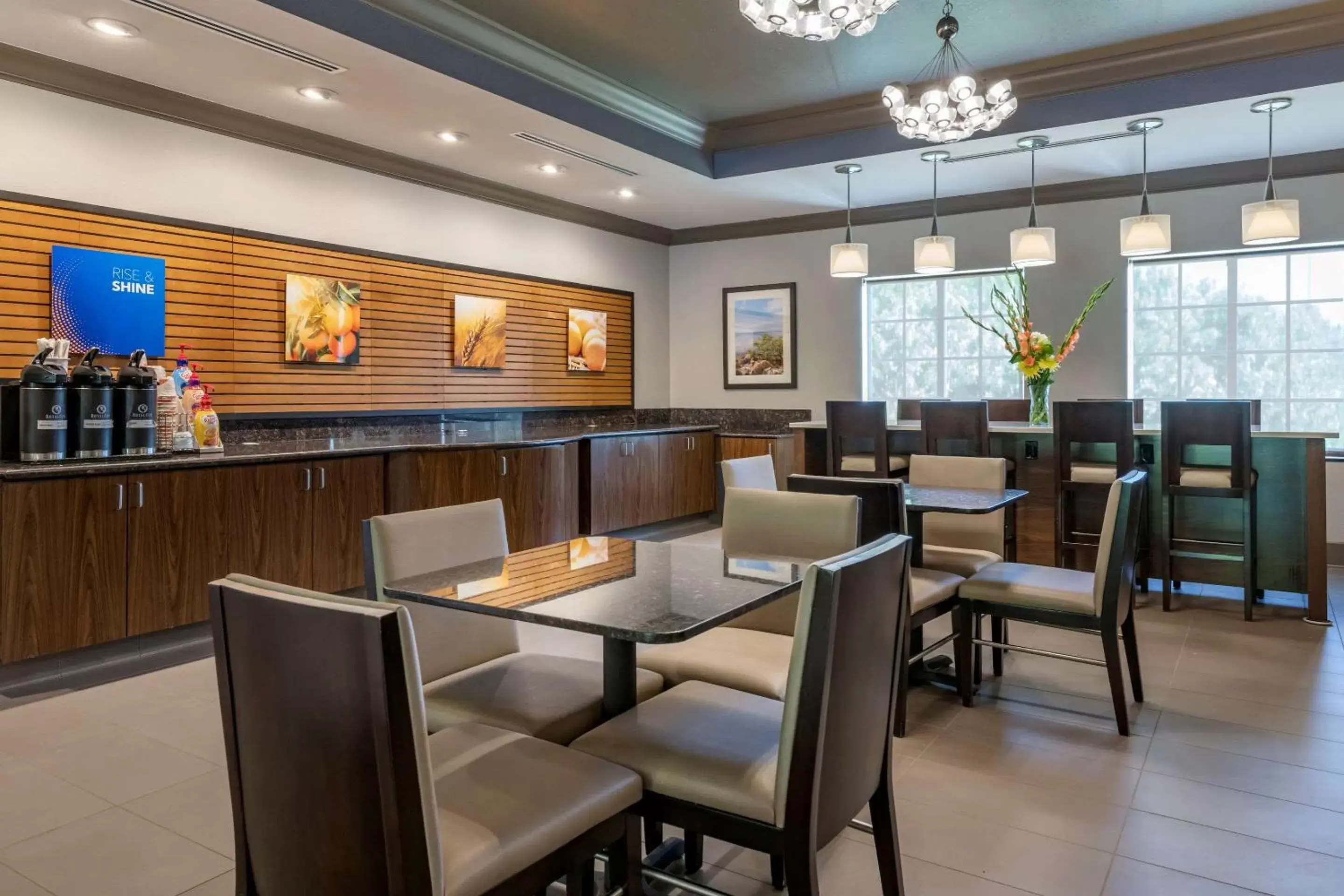 Restaurant/Places to Eat in Comfort Inn & Suites