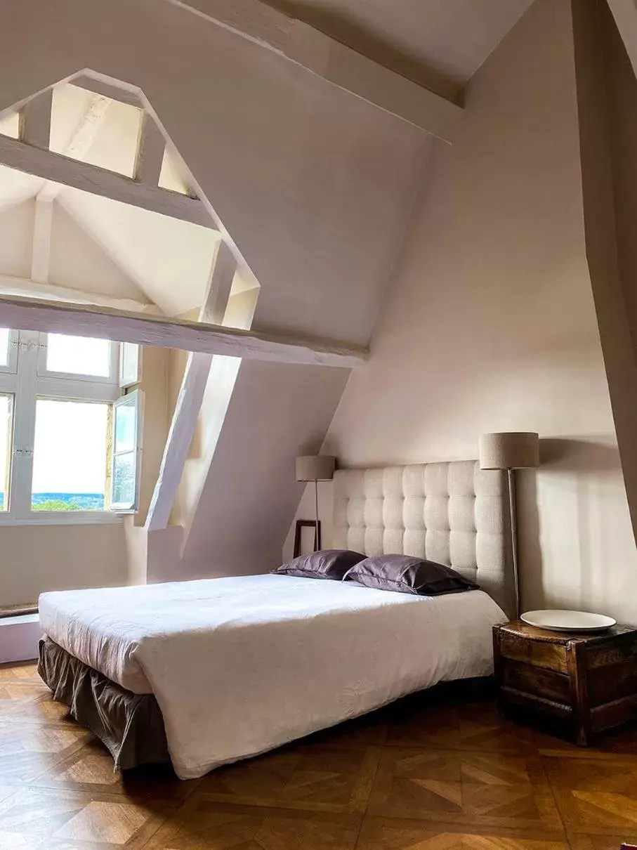 Bedroom, Bed in Château de Nazelles Amboise
