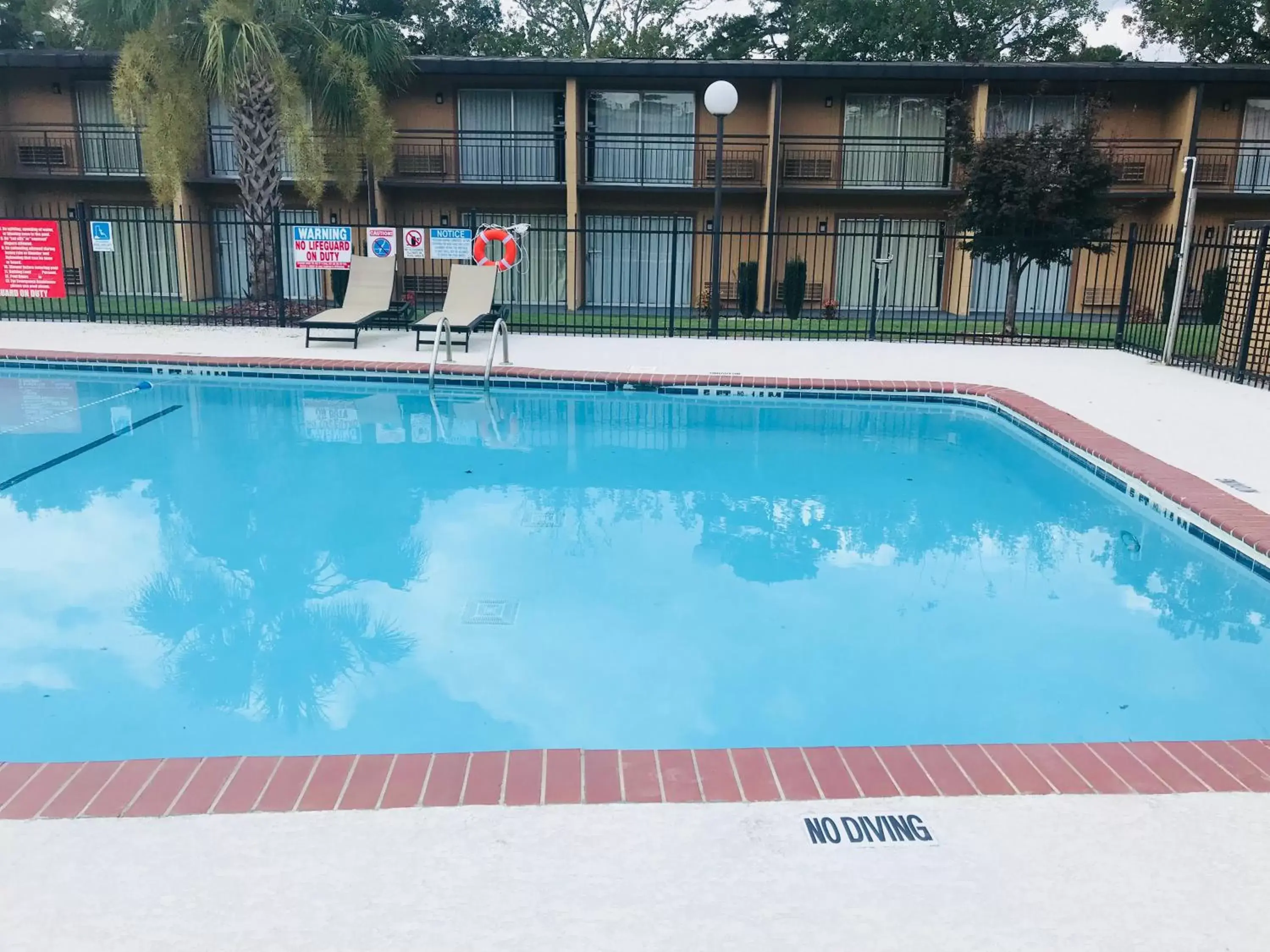 Swimming Pool in Howard Johnson by Wyndham Athens