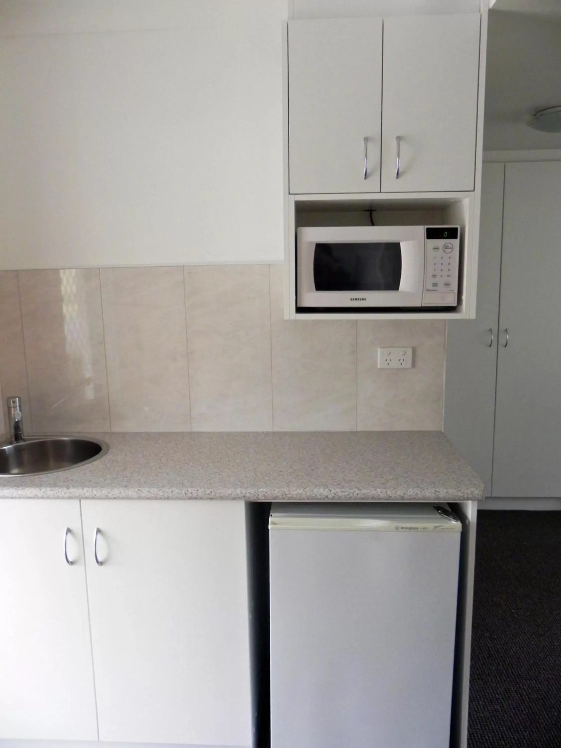 Kitchen or kitchenette, Kitchen/Kitchenette in Moore Park Inn