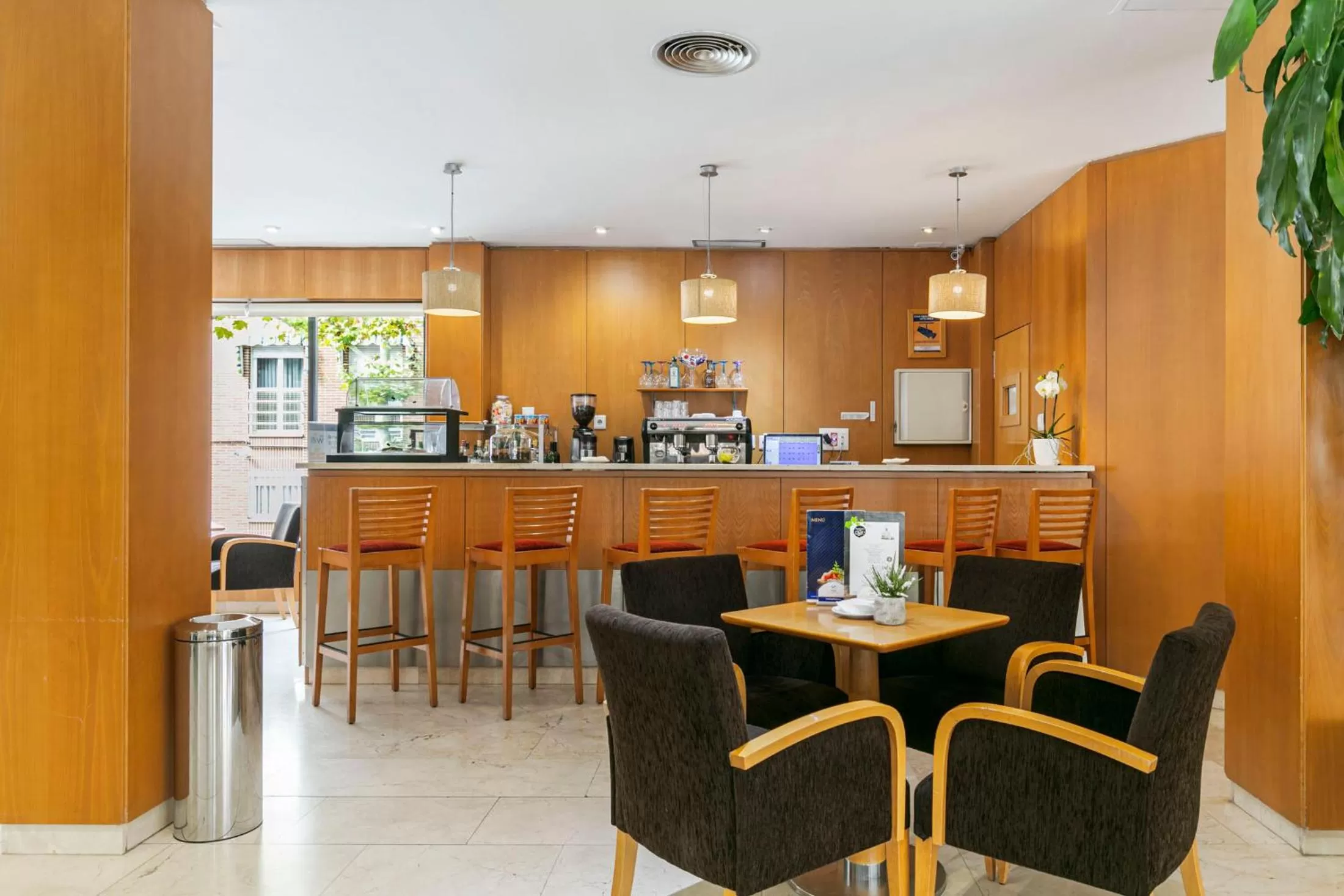 Lounge or bar in Globales de los Reyes