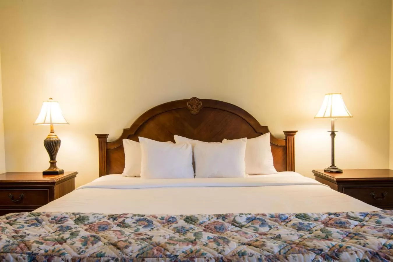 King Room in Fort Harrison State Park Inn