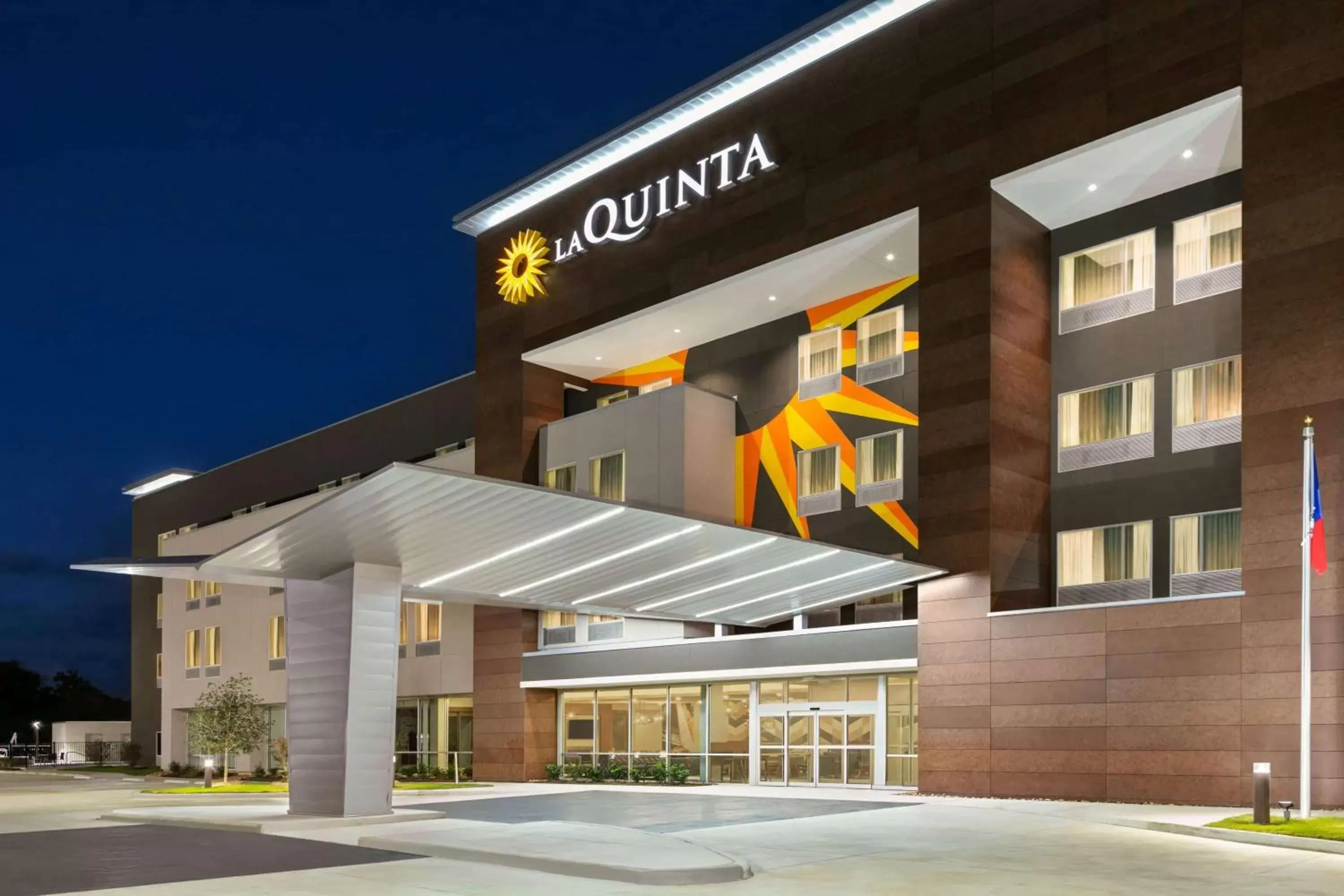Property Building in La Quinta Inn & Suites by Wyndham College Station North