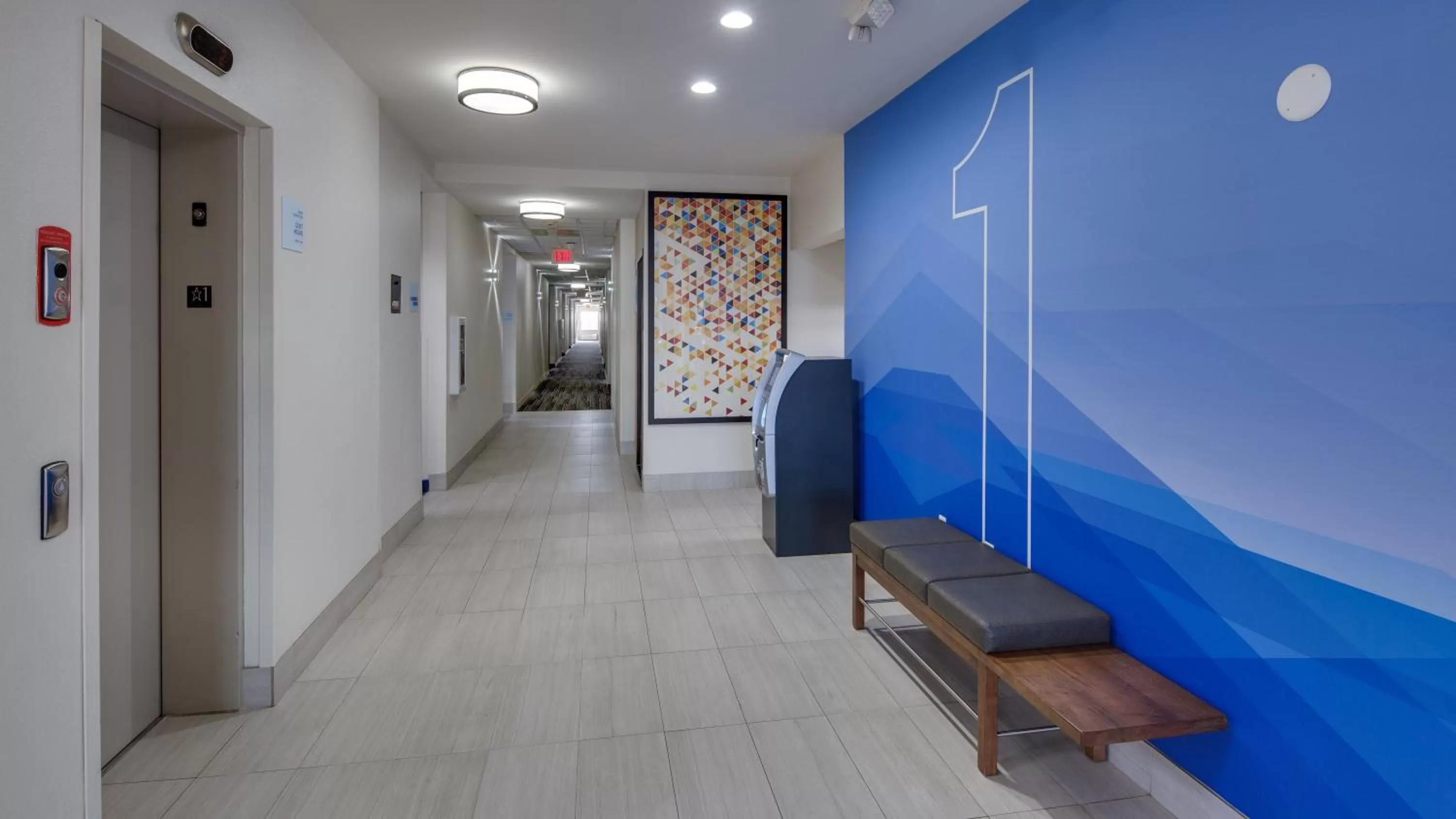 Lobby or reception in Holiday Inn Express & Suites Detroit - Farmington Hills by IHG