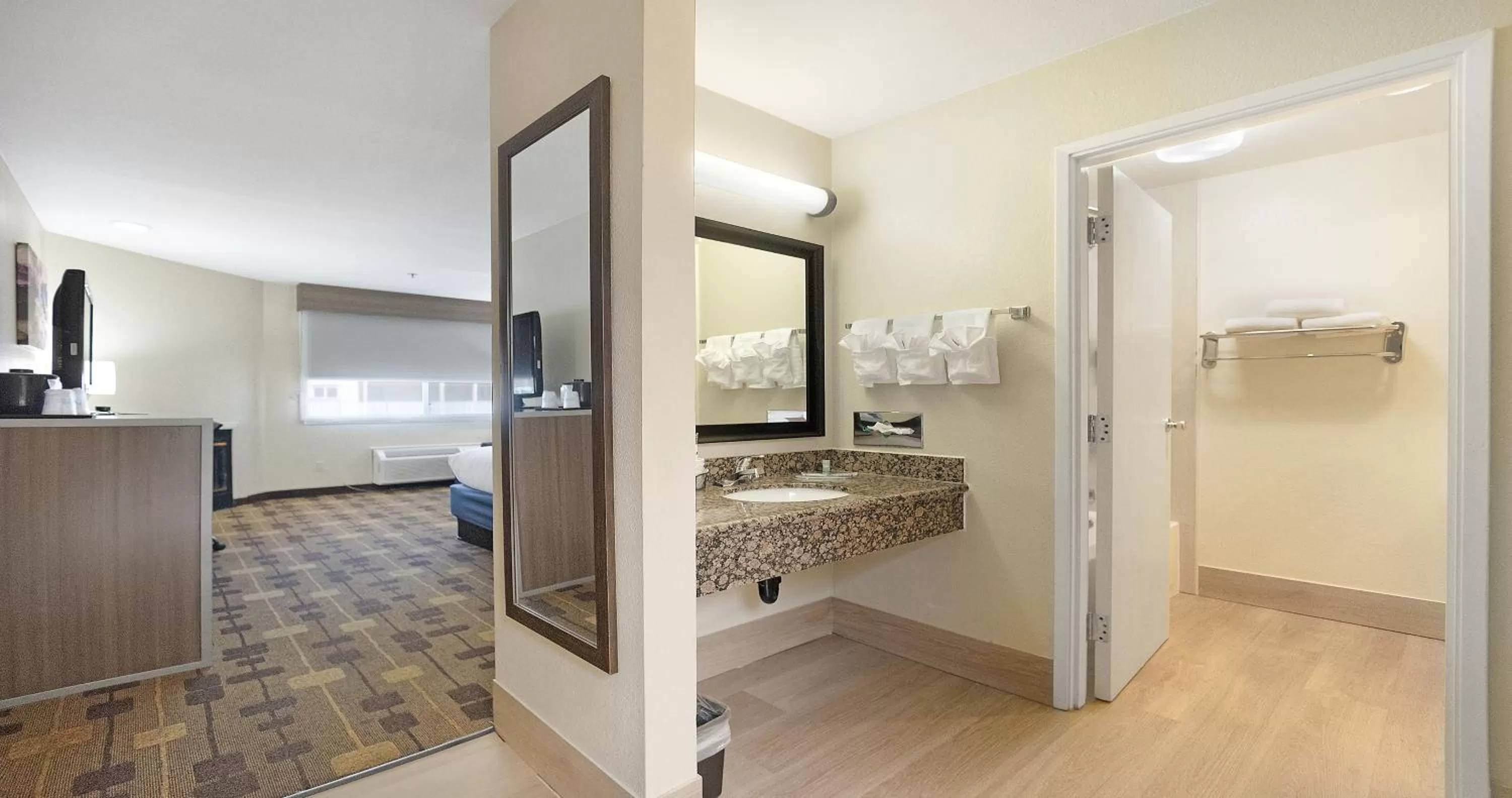 Bathroom in Best Western Amador Inn