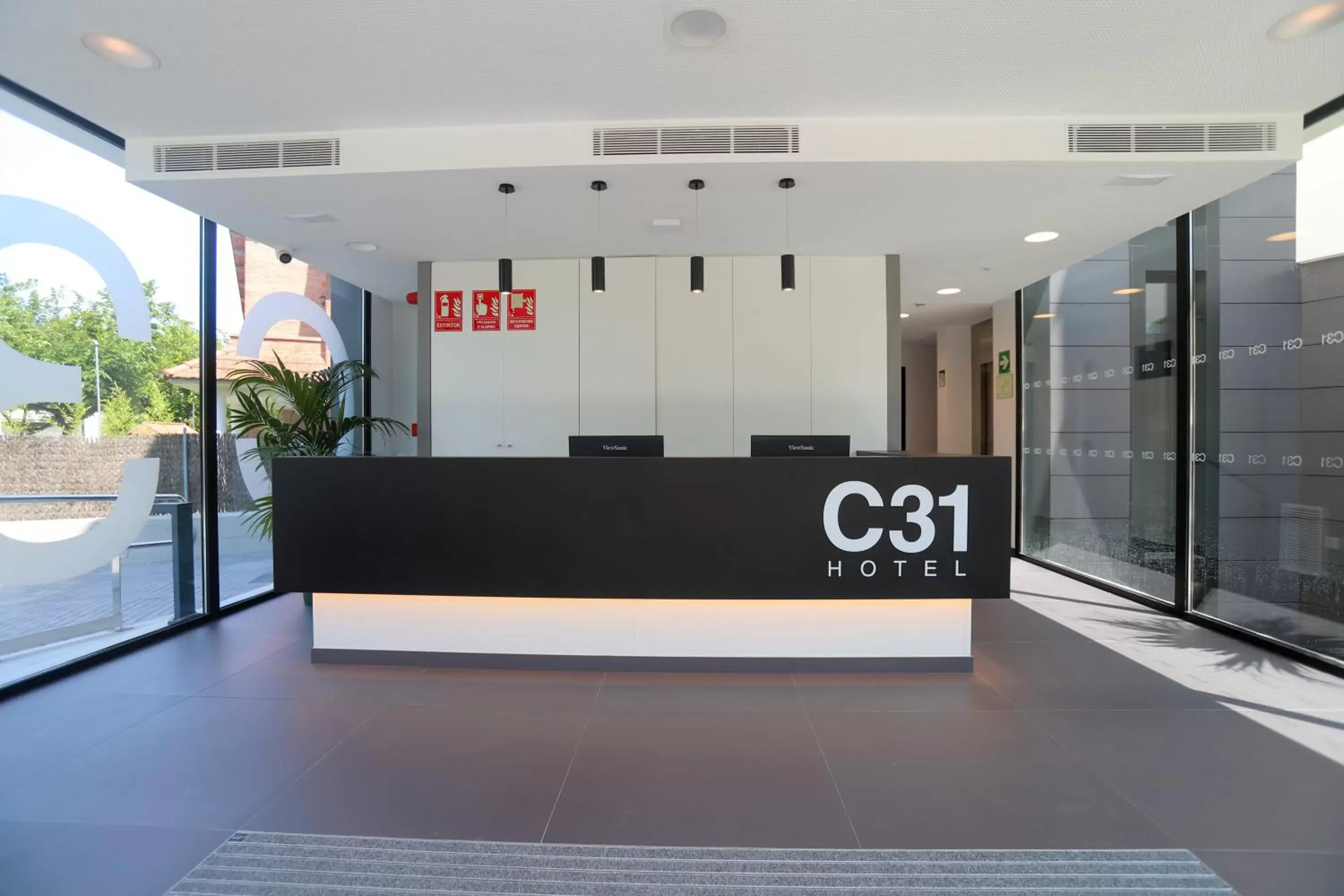 Property building, Lobby/Reception in Hotel C31