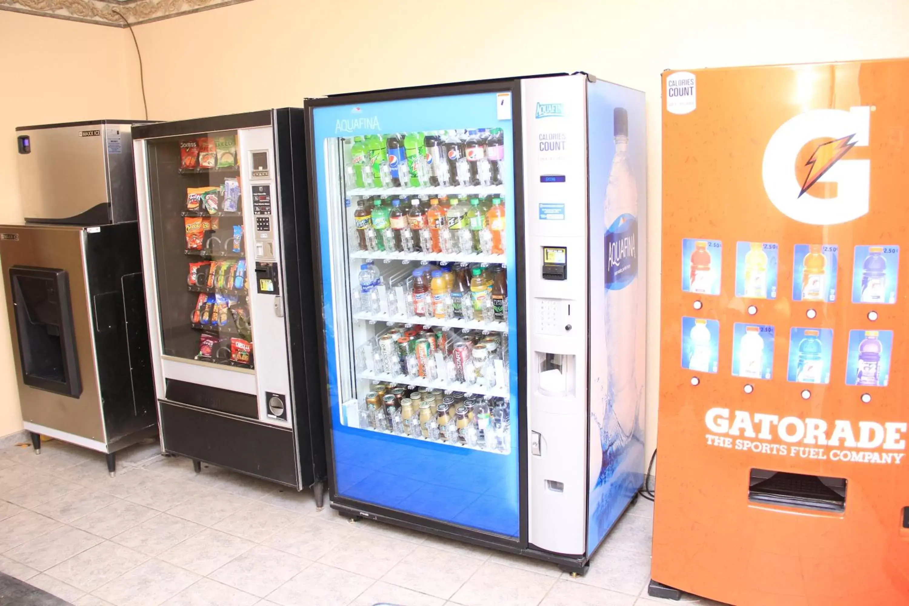vending machine, Supermarket/Shops in Super 8 by Wyndham Uniontown