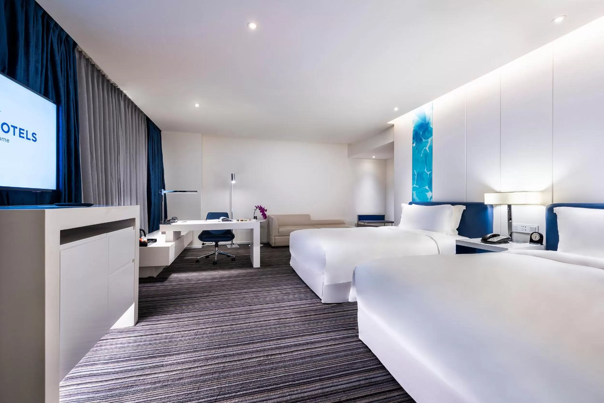 Bedroom, Bed in Grand Mercure Shanghai Century Park- Free Shuttle Bus to SNIEC