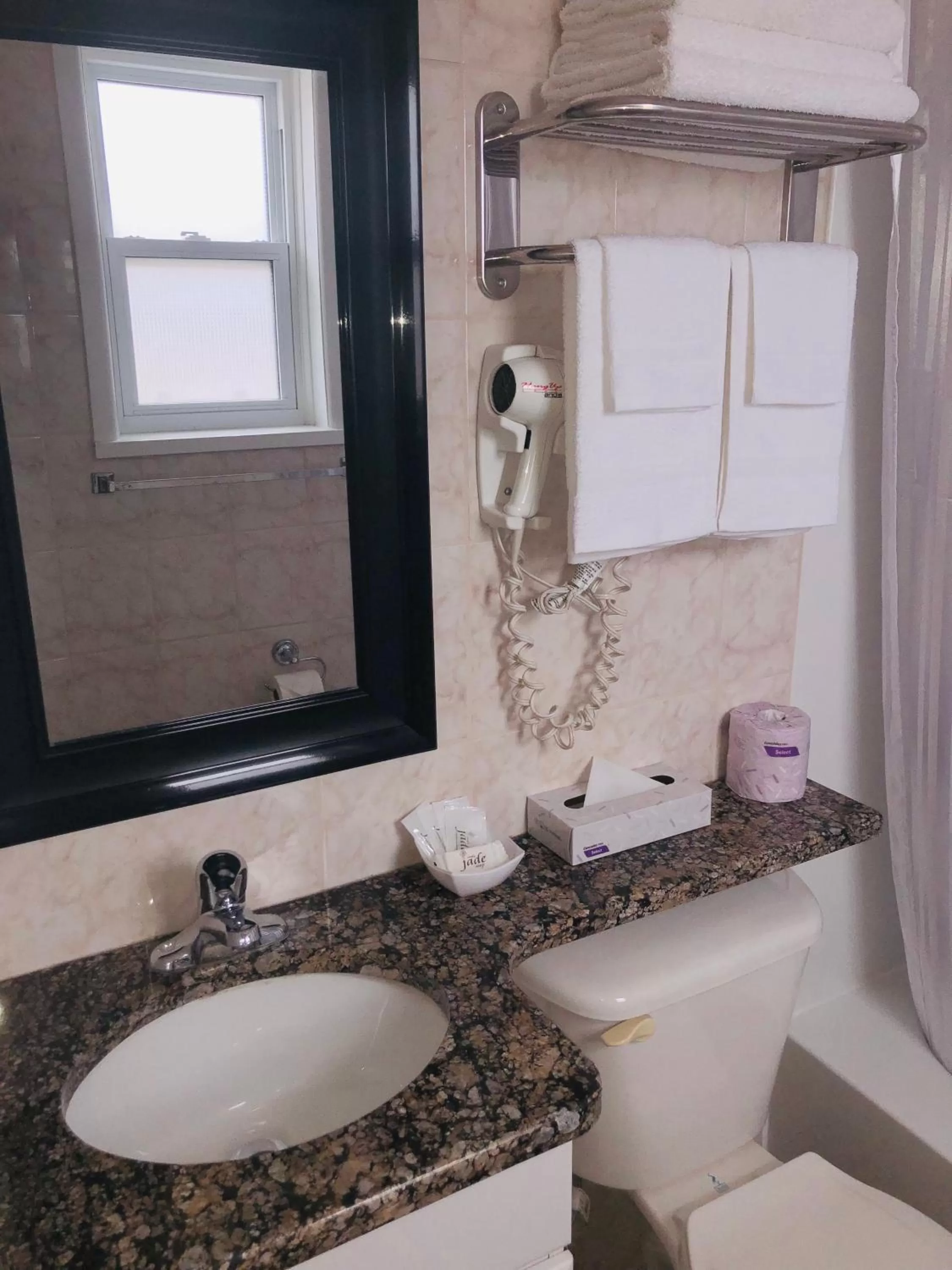 Perth Plaza Inn & Suites