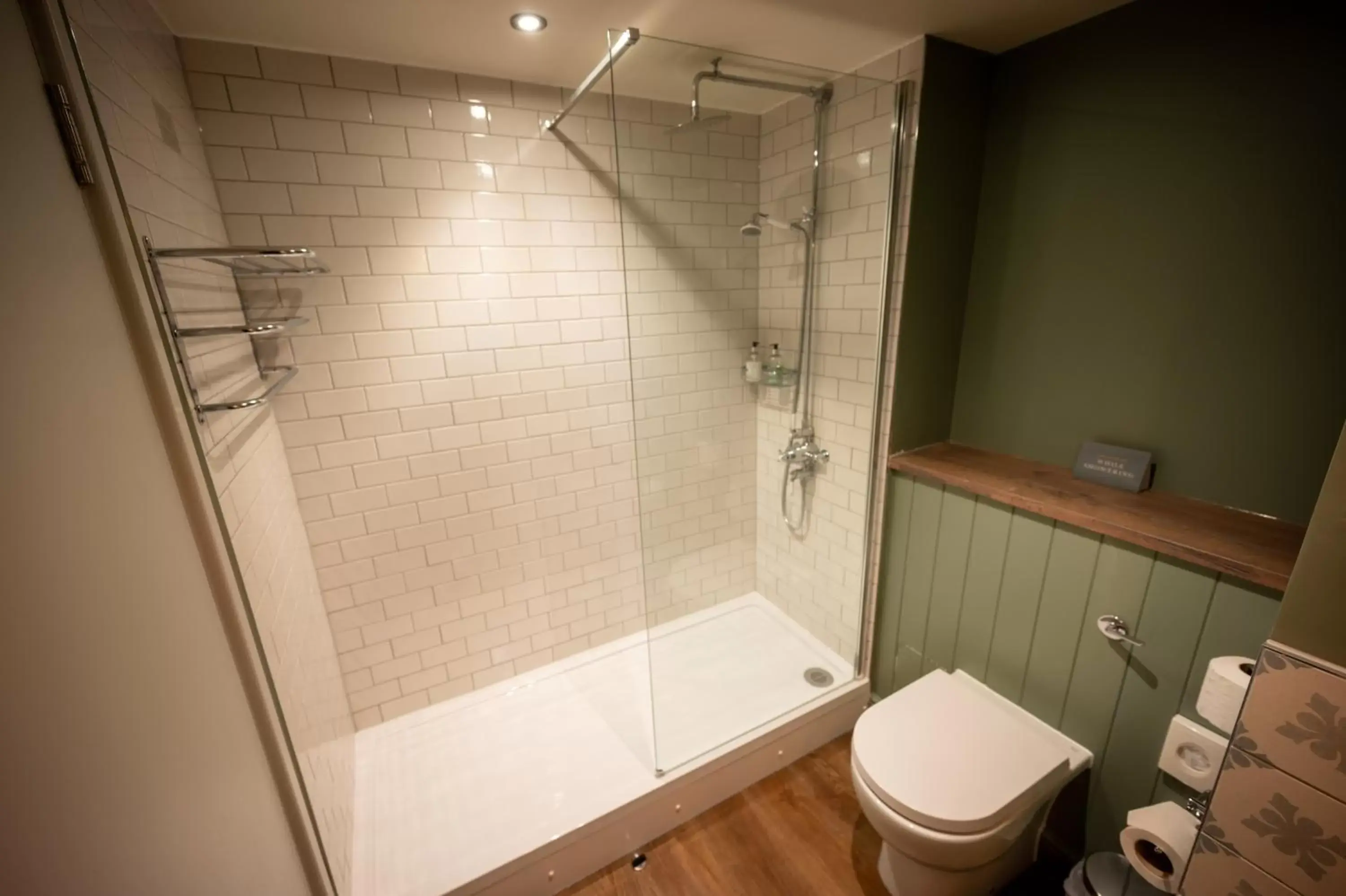 Bathroom in Green Man by Chef & Brewer Collection