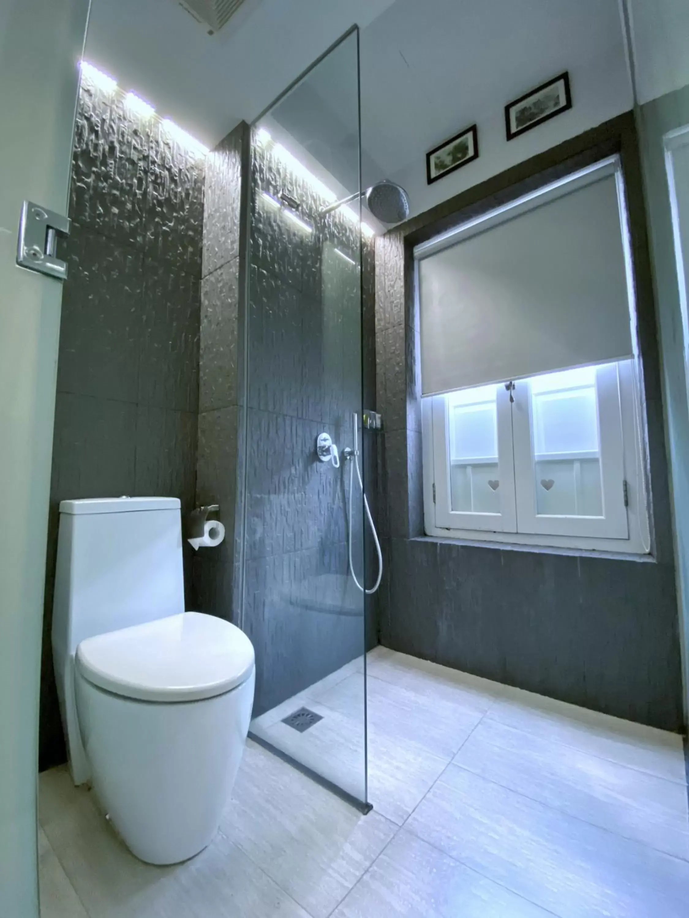 Bathroom in Bliss Hotel Singapore
