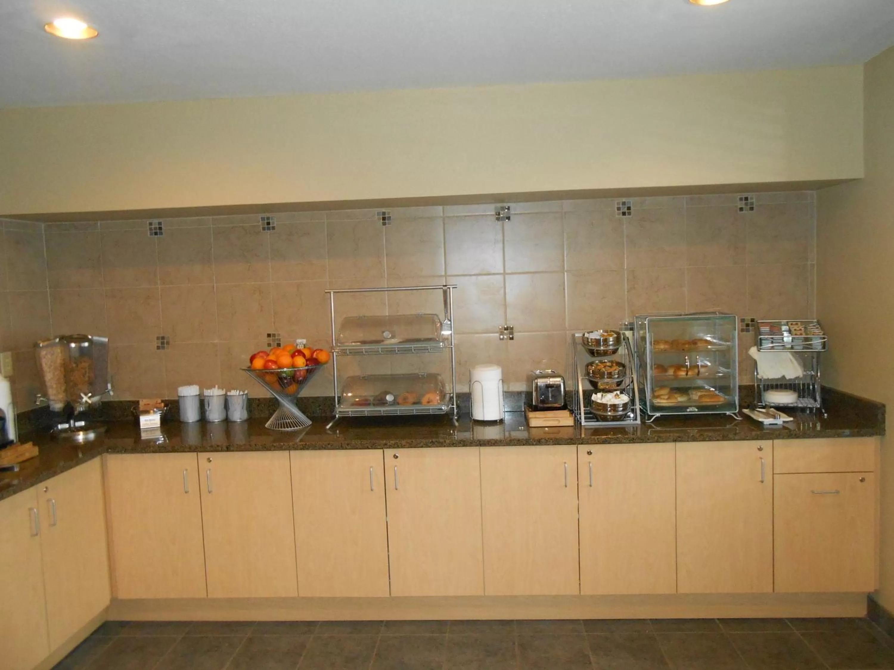 Restaurant/places to eat in AmericInn & Suites Burnsville, MN
