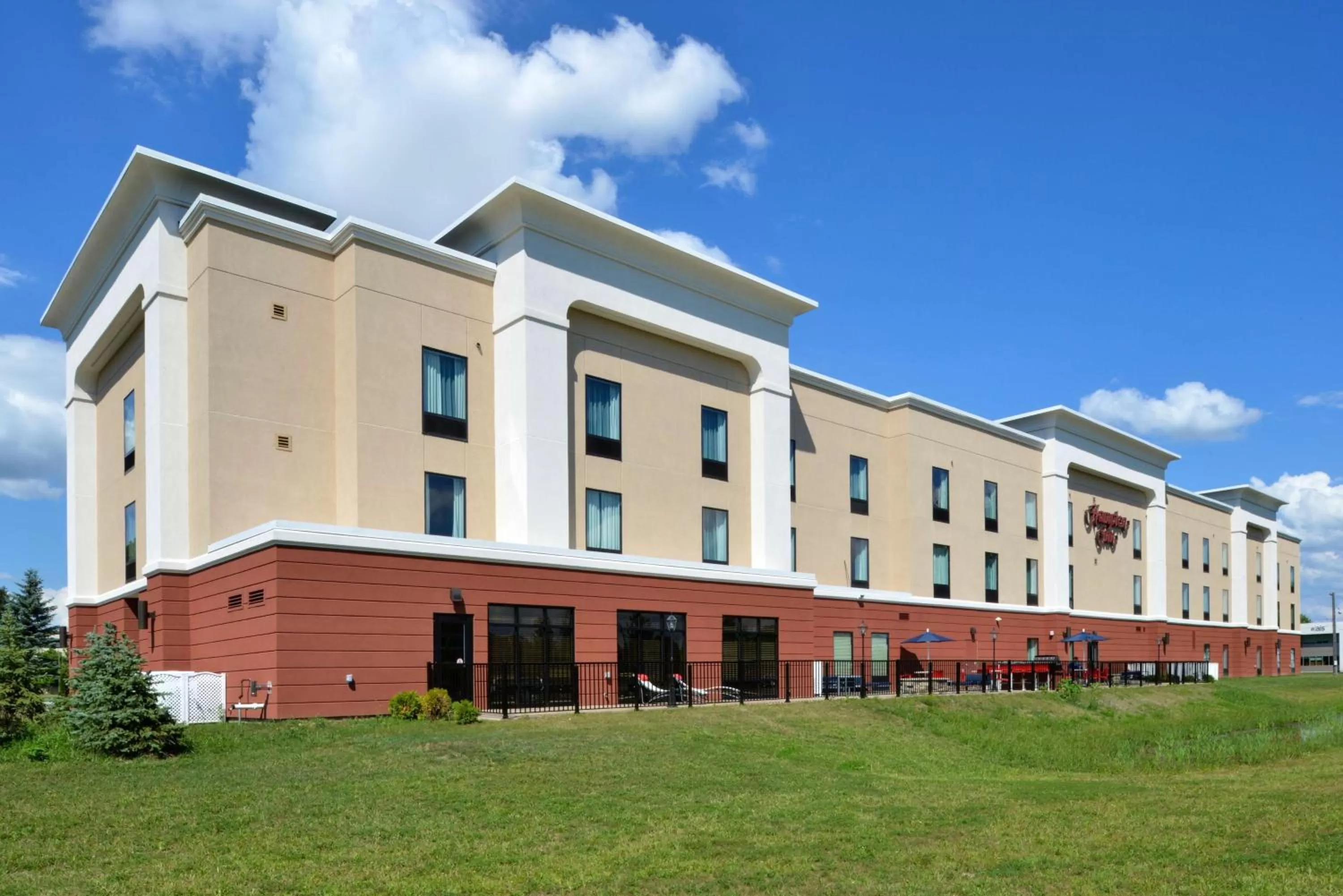 Property building in Hampton Inn Rome