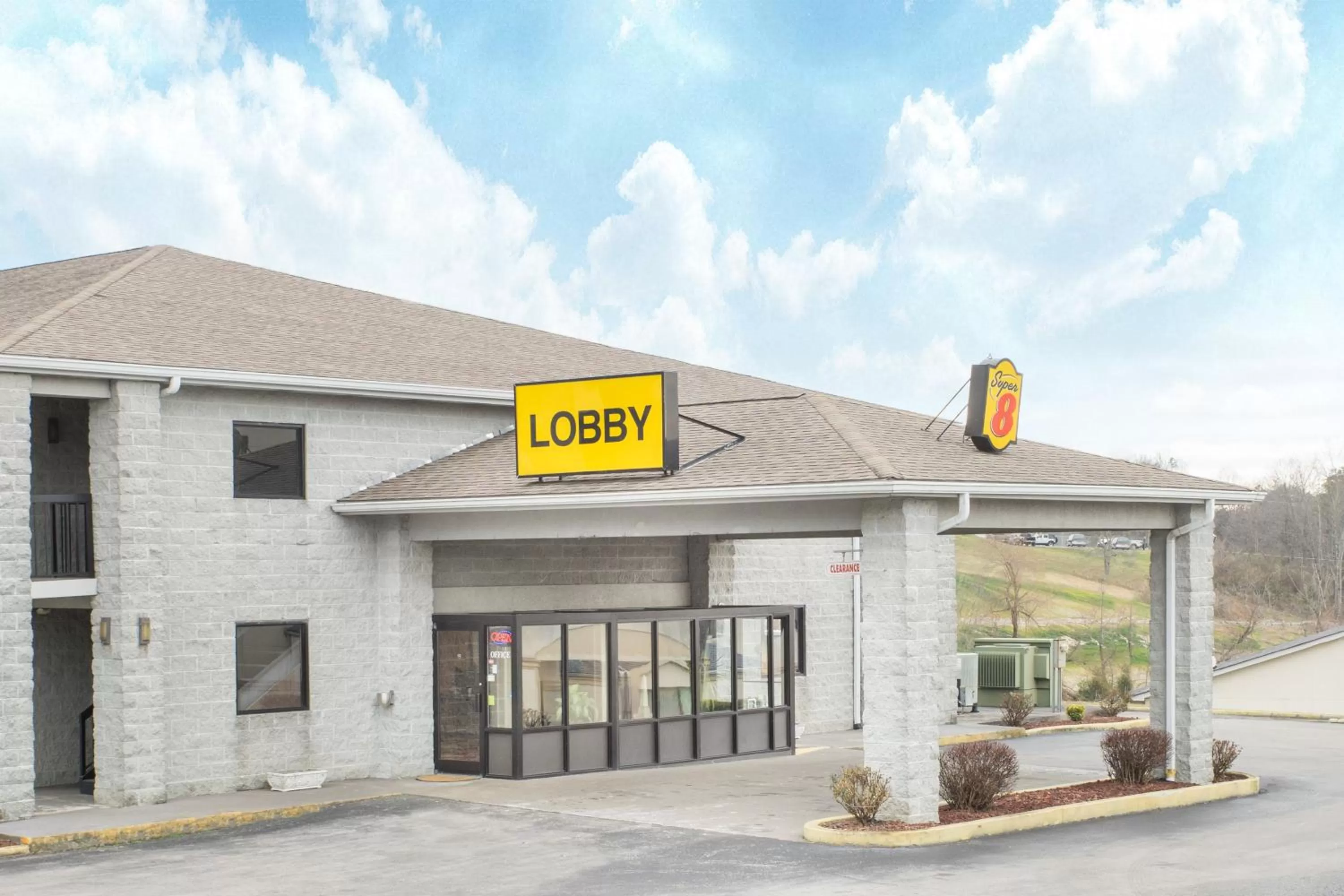 Property building in Motel 6-London, KY
