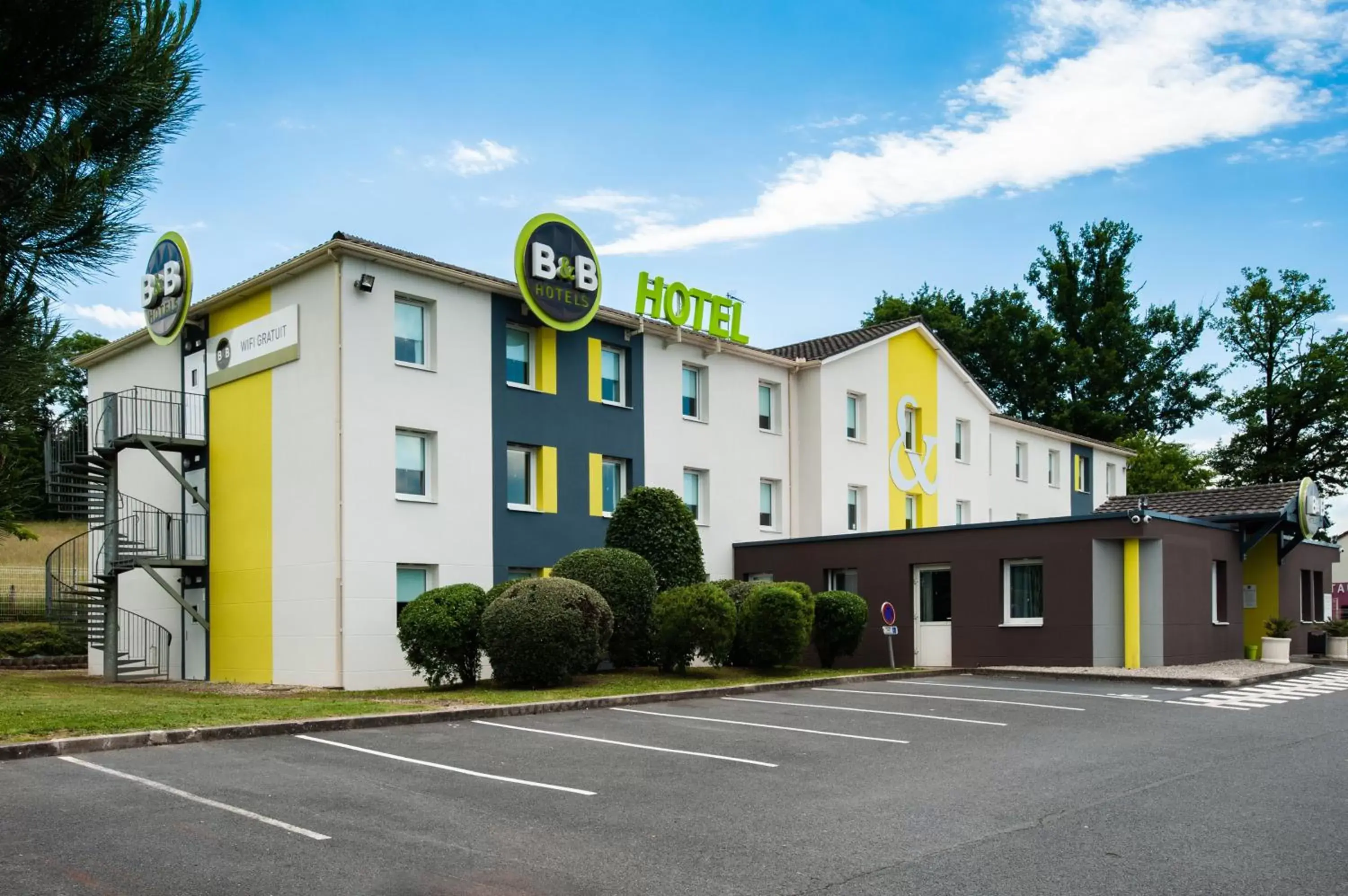 Facade/entrance, Property Building in B&B HOTEL Brive-la-Gaillarde