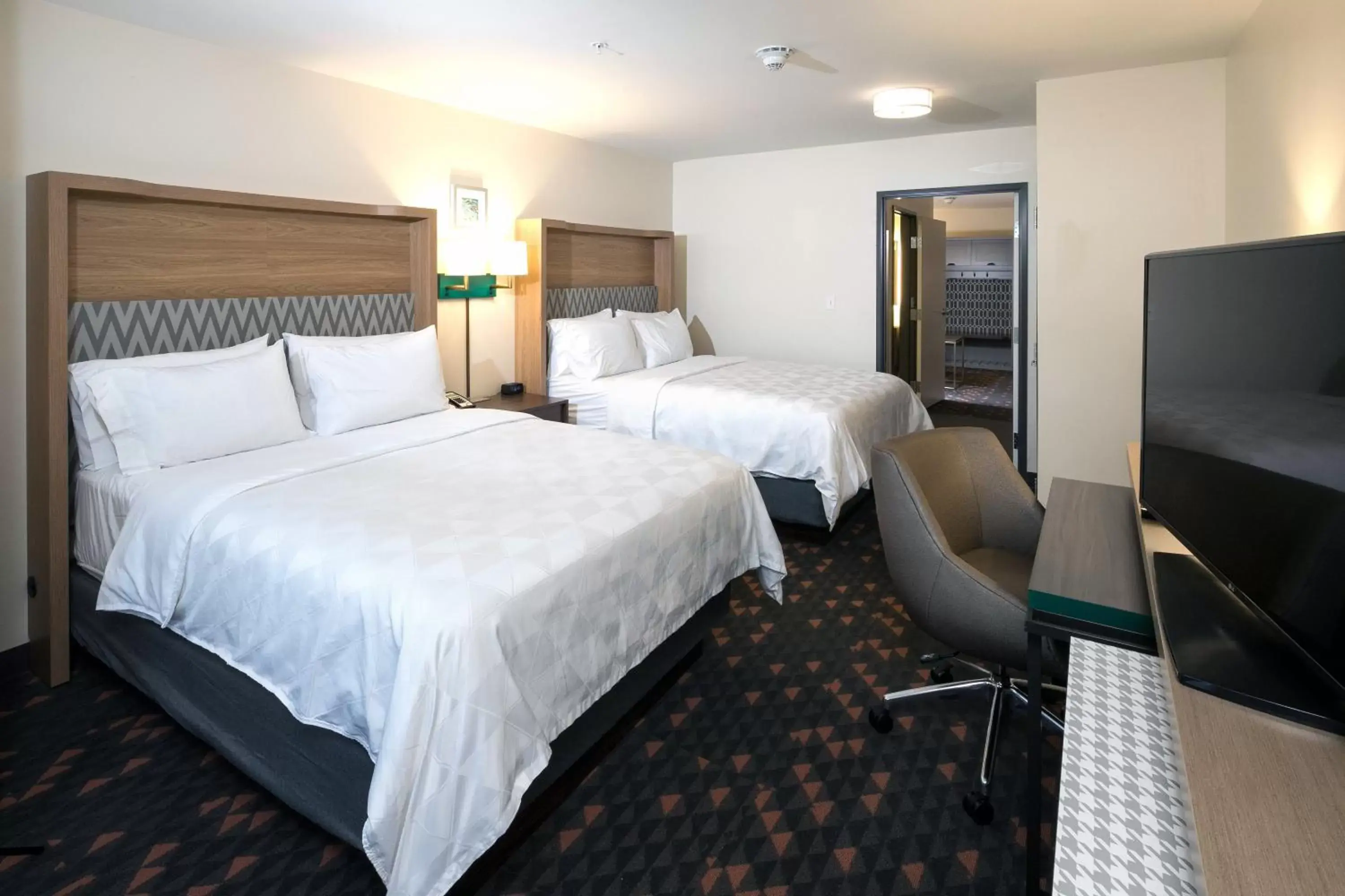 Photo of the whole room, Bed in Holiday Inn Hotel & Suites - Mount Pleasant, an IHG Hotel