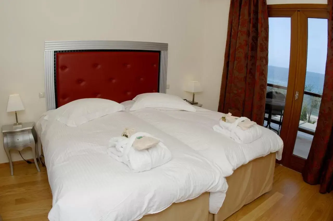 Bed in Valis Resort Hotel