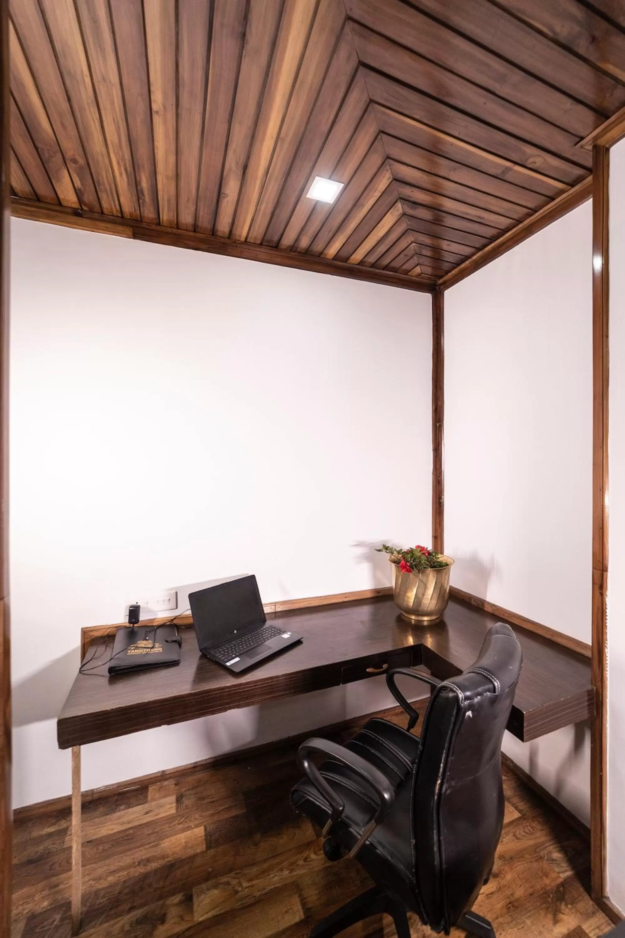 hair dresser in Yangthang Heritage