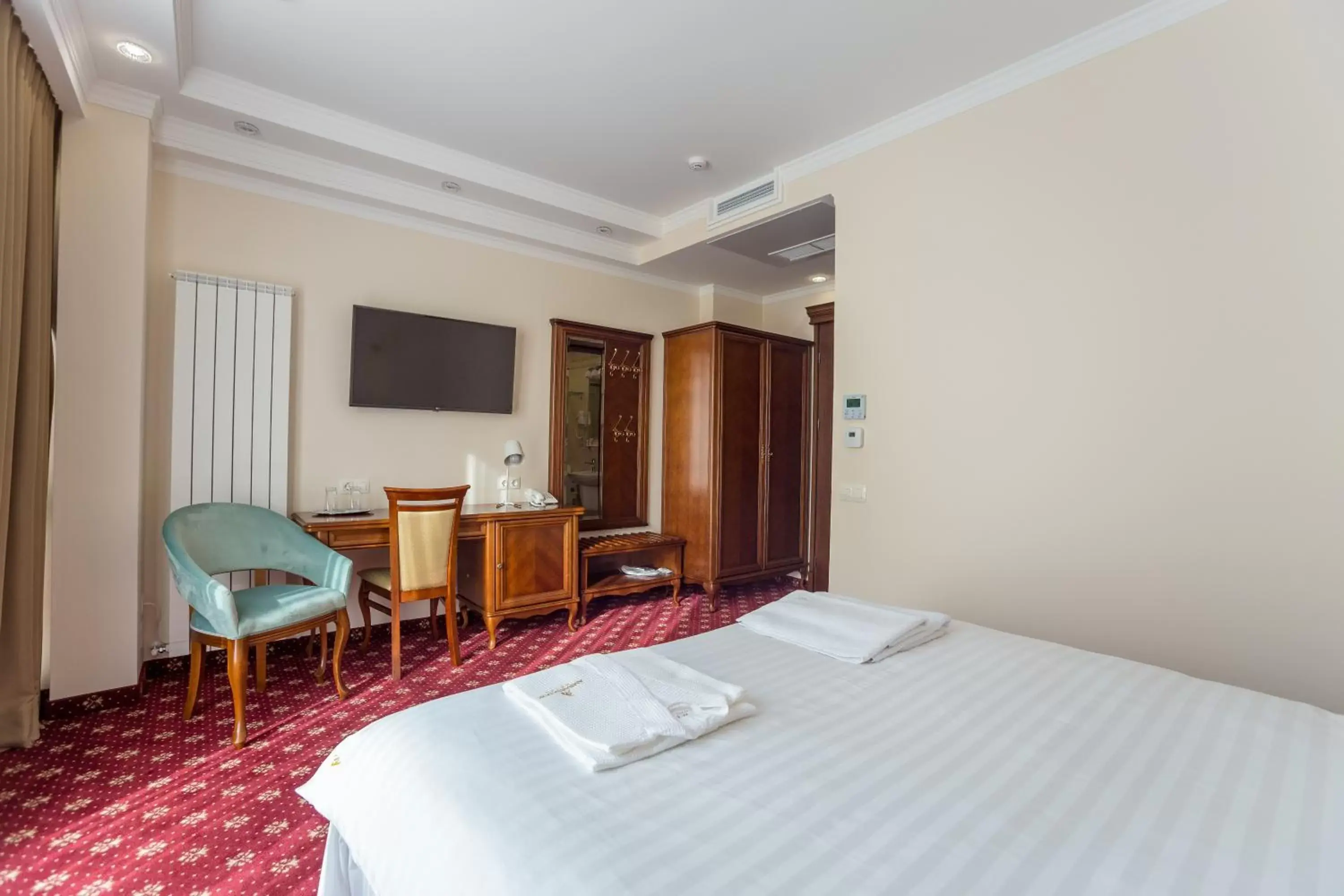 Deluxe Double Room - single occupancy in Ambassador Hotel Deluxe Double Room - single occupancy in Ambassador Hotel