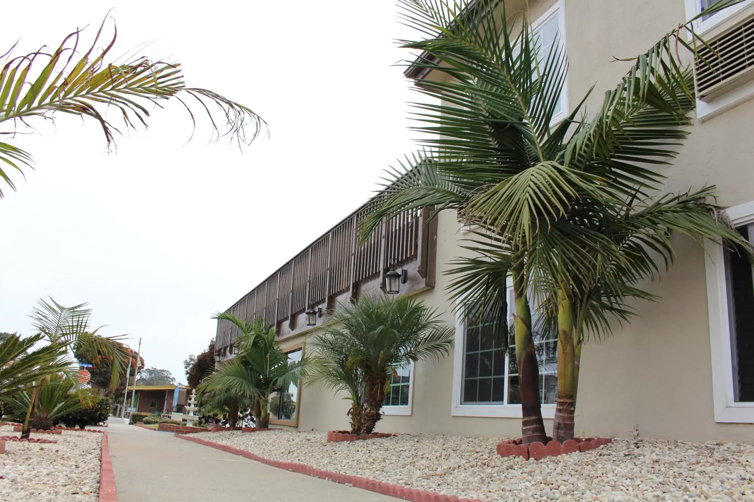 Property building, Garden in Sea Air Inn & Suites - Downtown - Restaurant Row