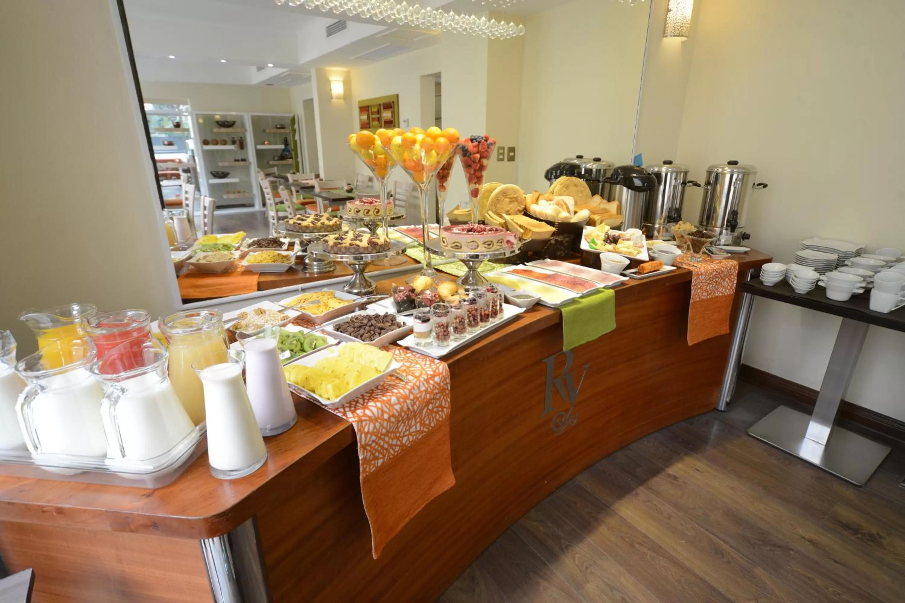 Breakfast in Hotel Boutique Reyall