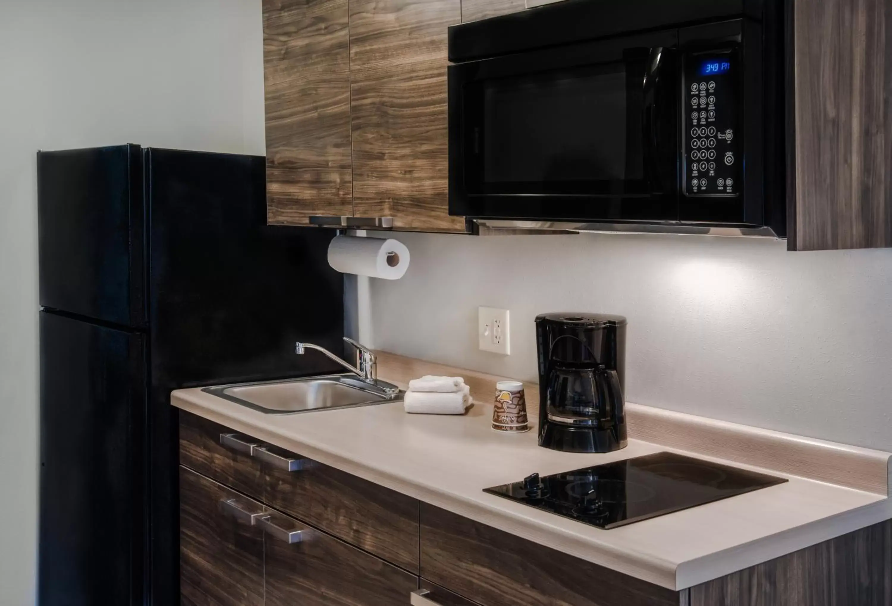 Kitchen or kitchenette, Kitchen/Kitchenette in My Place Hotel-Jacksonville-Camp Lejune, NC