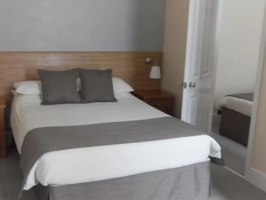 Bedroom, Bed in Powys Lodge