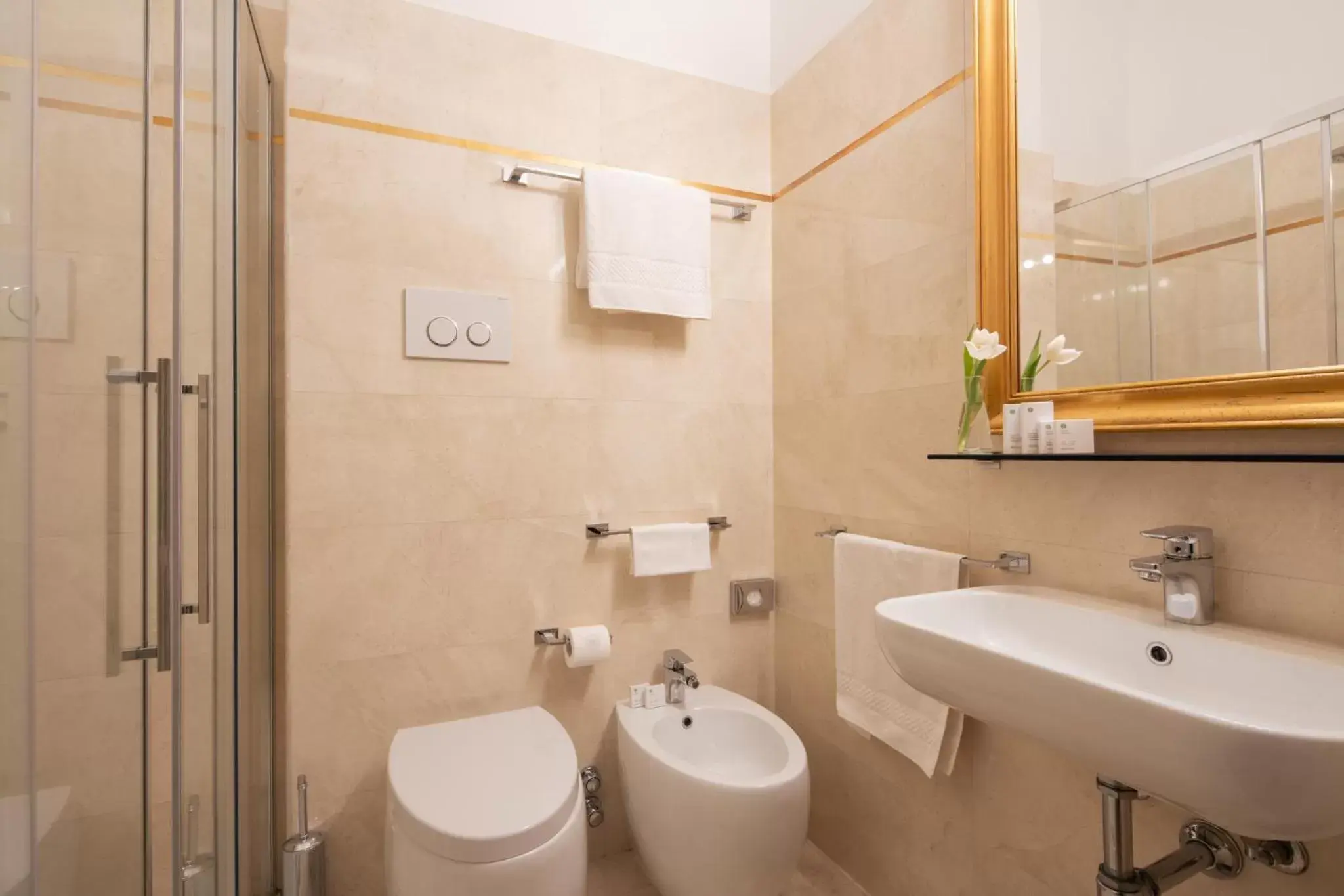 Bathroom in Palazzo Porta Romana Hotel