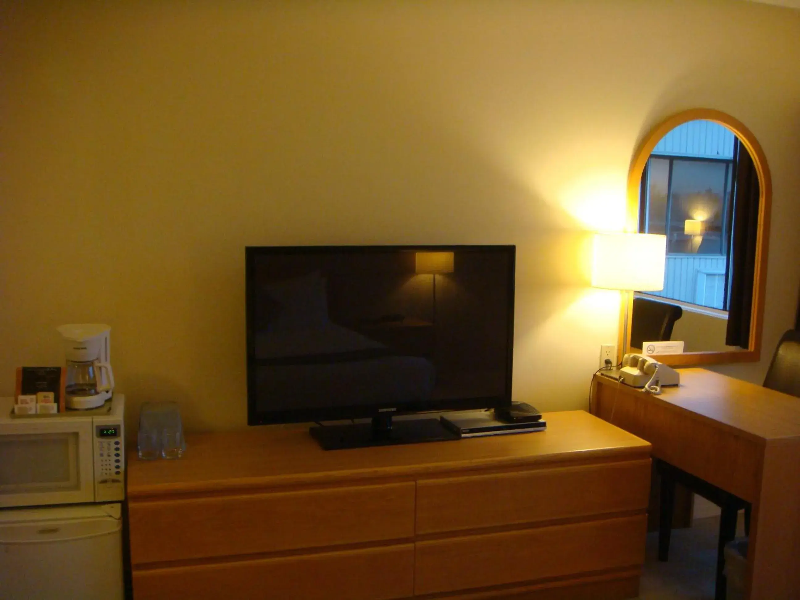 TV and multimedia, TV/Entertainment Center in Cassandra Hotel