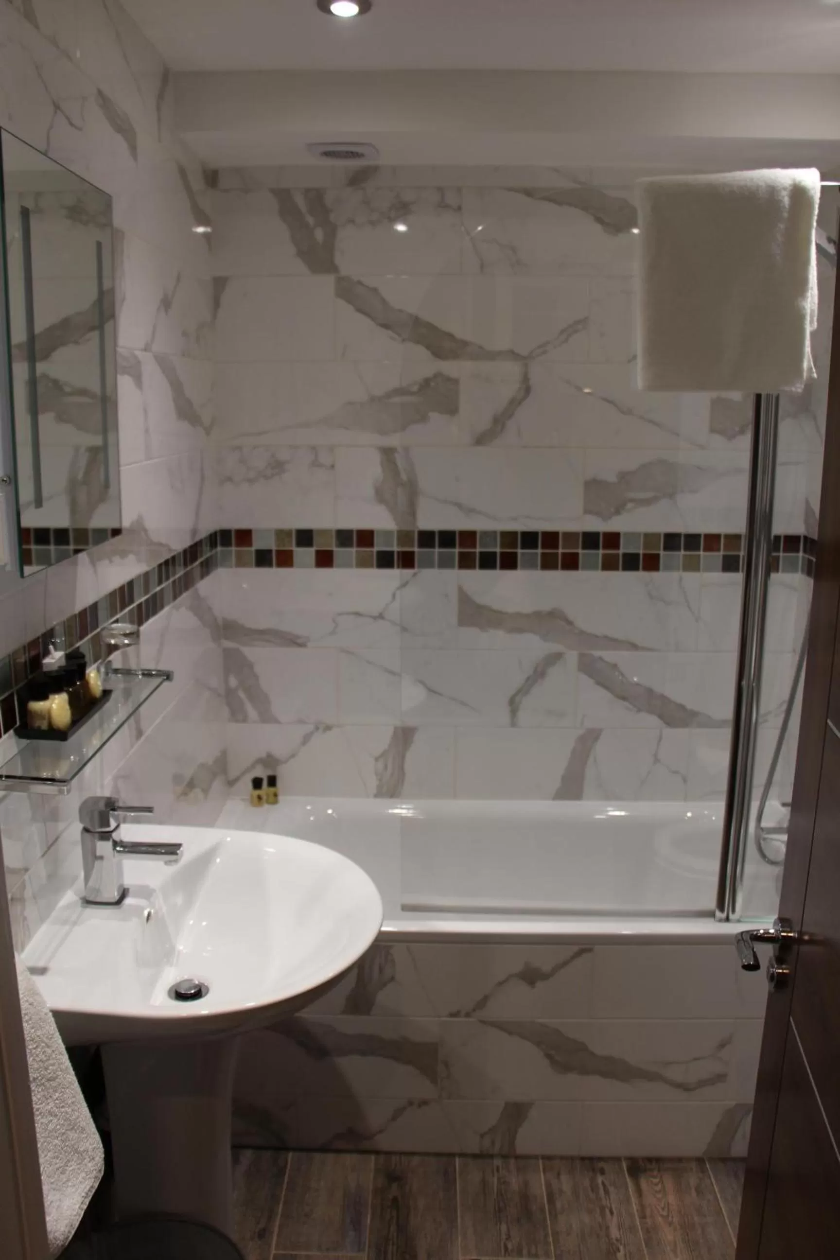 Bath in Cheshire Hotel Central London