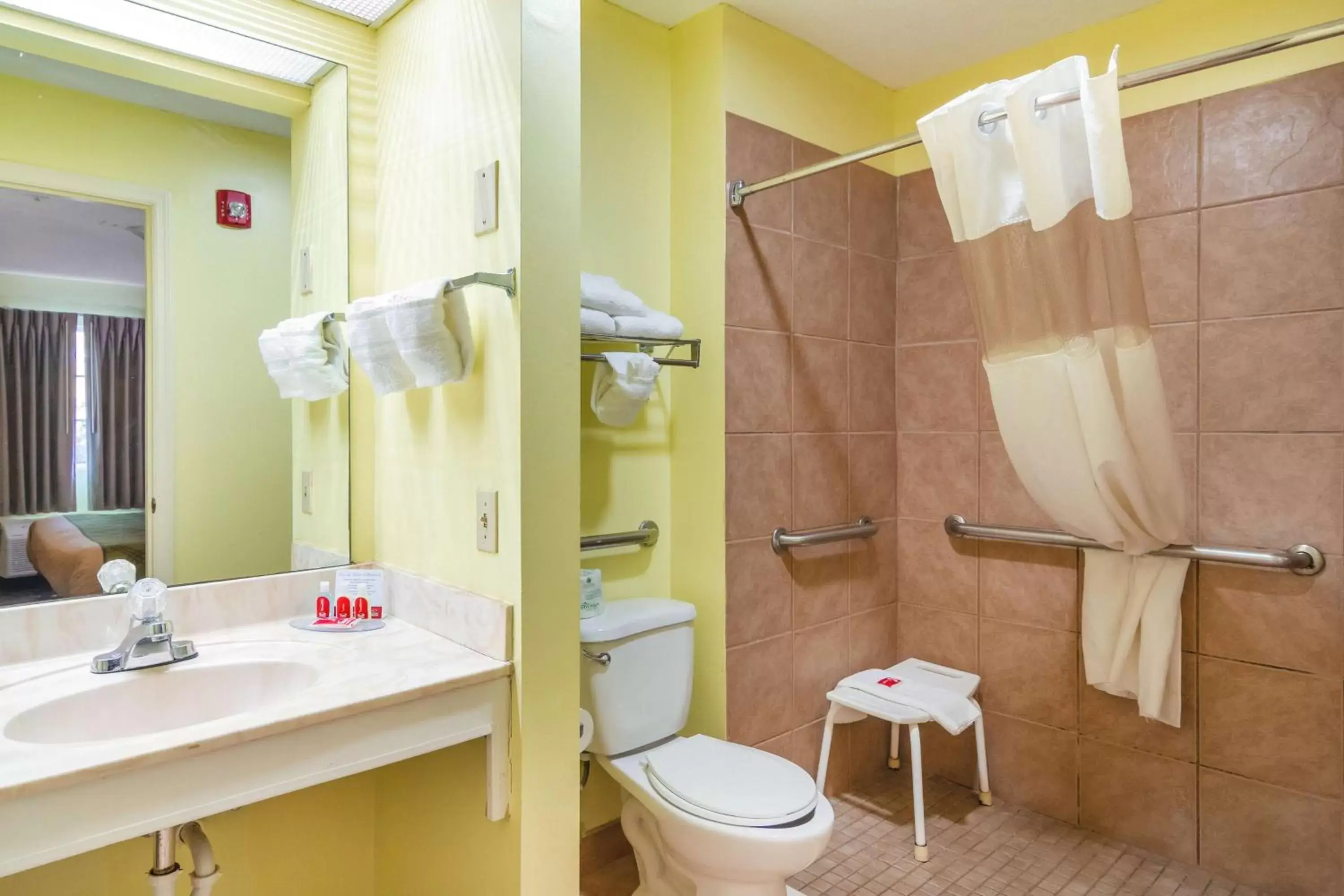 Bathroom in SureStay Hotel by Best Western Brunswick