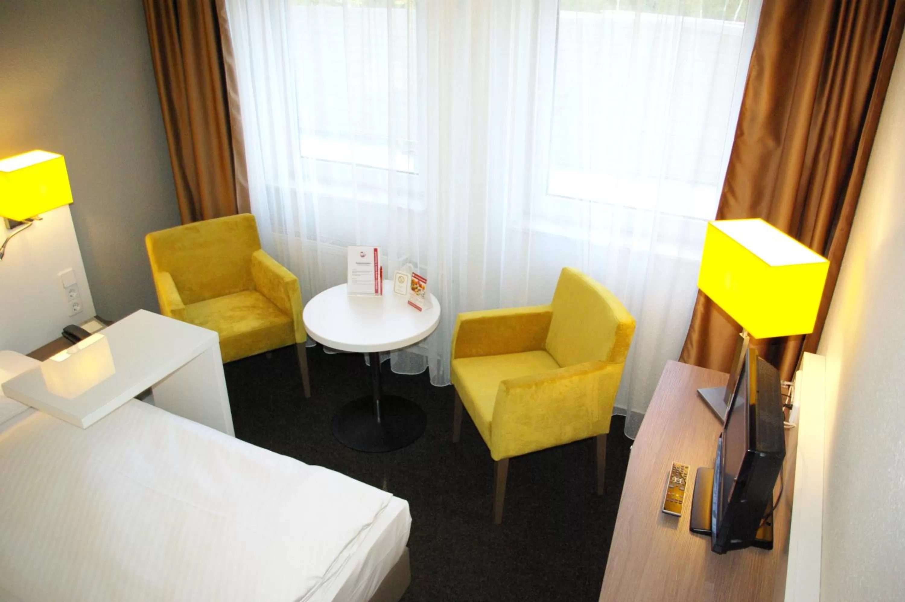 Photo of the whole room, Bed in astral'Inn Leipzig Hotel & Restaurant